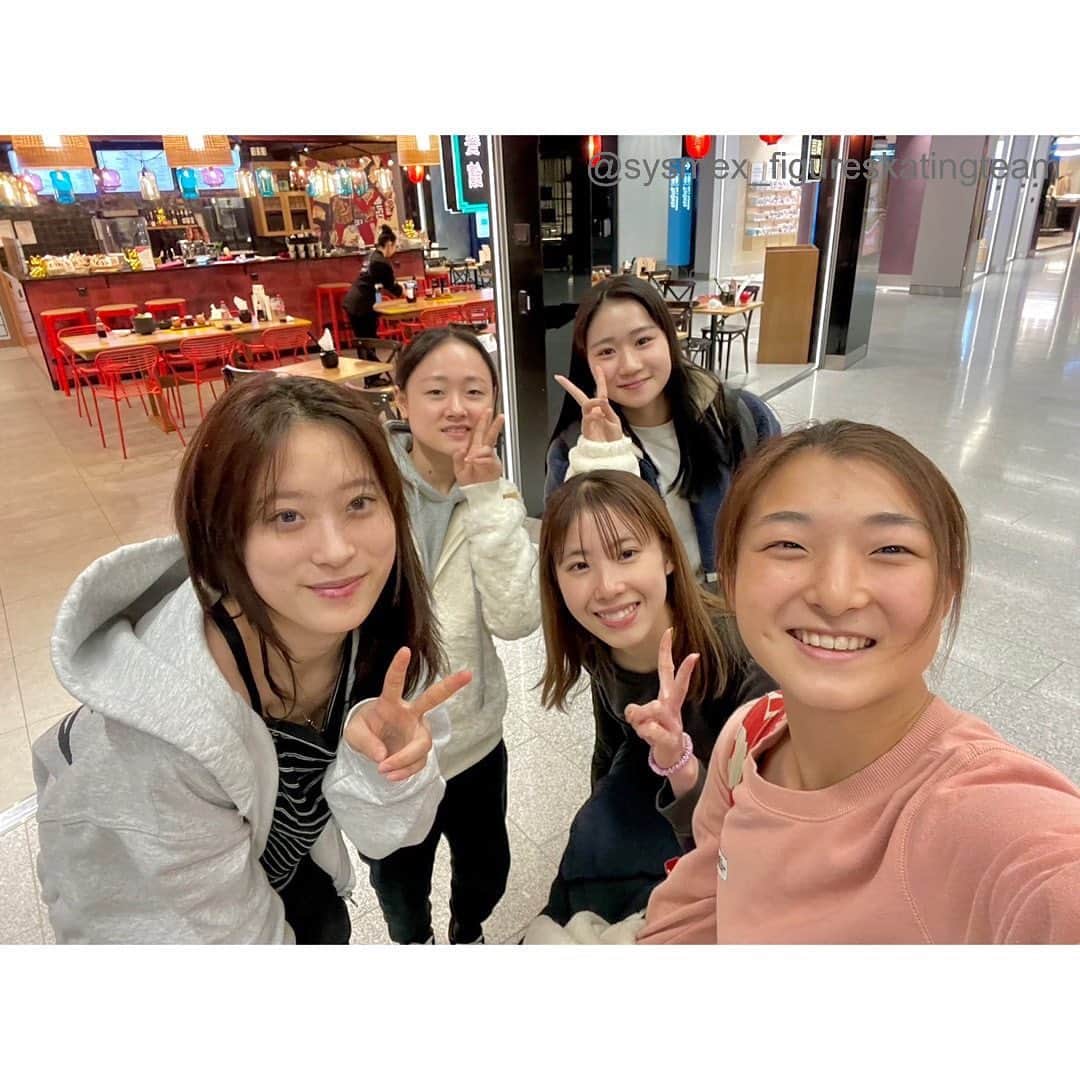 三原舞依＆坂本花織さんのインスタグラム写真 - (三原舞依＆坂本花織Instagram)「⁡ ⁡ 坂本花織選手よりメッセージが届きました💌 ⁡ ****** ⁡ GPフィンランド杯から無事に帰国いたしました。 ⁡ 久々のヨーロッパでの試合🇪🇺 時差によって日本時間の真夜中に試合だったので、みなさんはきっと、試合の時間まで起きてるのか…早めに寝てその時間に一時的に起きるのか…次の日に支障が出るから夢の中で応援するか…。 難しい時間帯の中、日本からたくさんの応援本当にありがとうございました🙇🏼‍♀️ ⁡ 今年目標のひとつにもしていた “1･1でファイナルを決める” を達成することができとても嬉しいです！ 今大会はスケートカナダとは違い、守りに入った演技になってしまって本来の自分のスケートが出来なかったので、この悔しさをファイナルでぶつけたいです💥 ⁡ ファイナルまでの時間を有意義に使いベストコンディションで挑めるよう努めてまいります！ ⁡ 本当にありがとうございました！ ⁡ 坂本花織 ⁡ #kaorisakamoto#坂本花織 #figureskating #figureskater  #sysmex_figureskatingteam」11月22日 10時52分 - sysmex_figureskatingteam