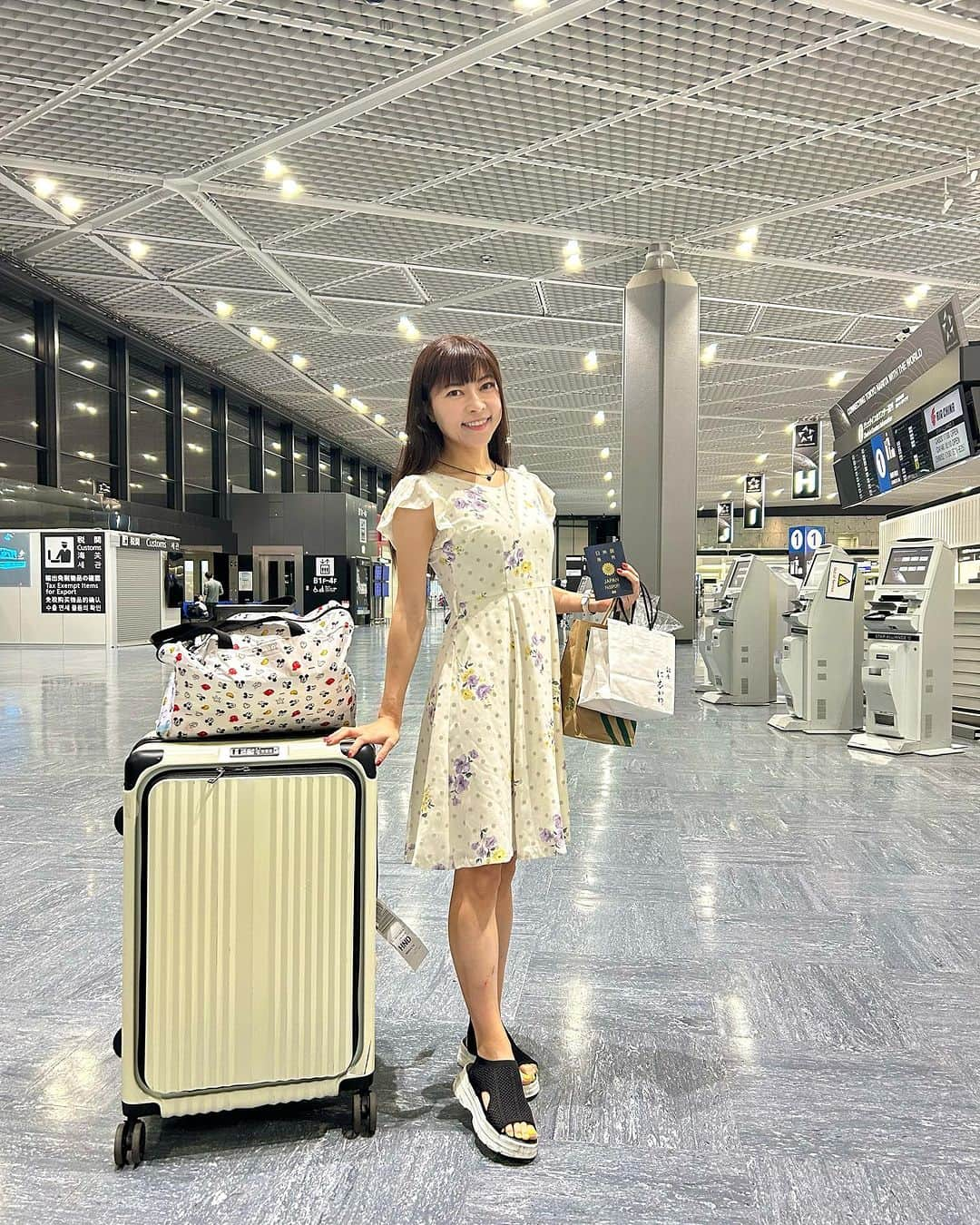 DJ MIYAさんのインスタグラム写真 - (DJ MIYAInstagram)「やっほぉ♡おは☀️ ガルーダ・インドネシア航空で成田空港からバリ島へ🏝️行ってきまーす♡  一枚目は昨日の夜は成田に前泊してるから撮っておいたよ💗  ✈️GA881便♥️  機材:Airbus330  Skyteam  date:22.Nov.2023  #ガルーダインドネシア航空 #GarudaIndonesia #インドネシア #航空会社 #海外旅行 #東南アジア #GA881  #インドネシア女子旅 #旅行記 #タビジョ #旅好き #旅行  #旅好き女子 #トラベラー  #女子旅#トリップアドバイザー　#トラベルインフルエンサー #タビジョ#インフルエンサー #インスタグラマー #旅行記 #国際便 #空の旅 #飛行機 #旅インフルエンサー #旅インスタグラマー #成田空港 #エアバス330 #Airbus330  #マイトリップMIYA」11月22日 10時59分 - dj_miya