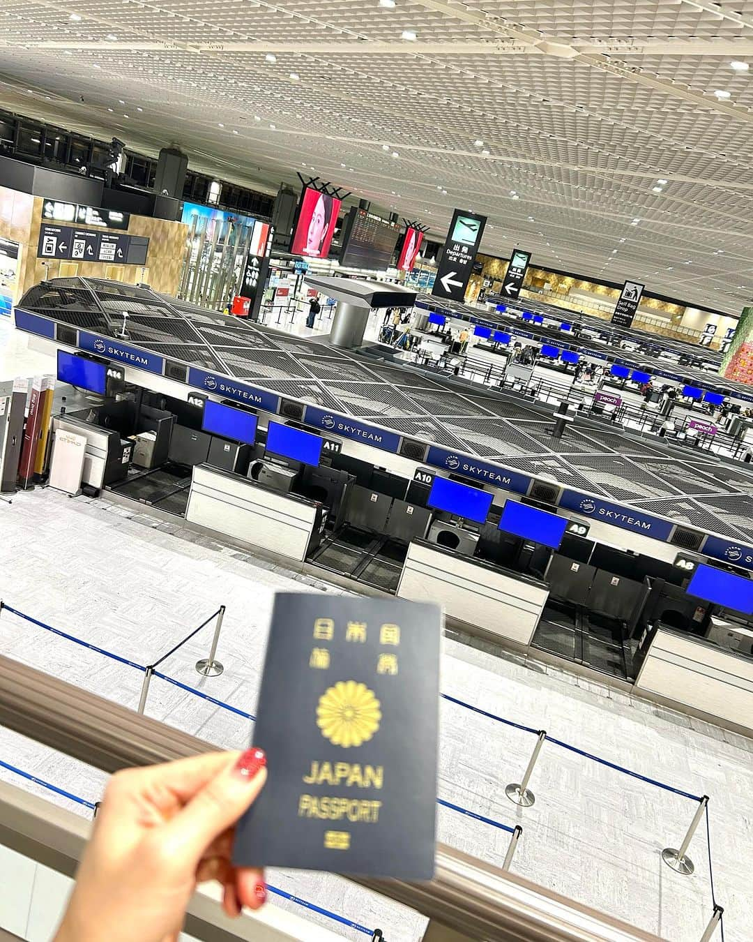 DJ MIYAさんのインスタグラム写真 - (DJ MIYAInstagram)「やっほぉ♡おは☀️ ガルーダ・インドネシア航空で成田空港からバリ島へ🏝️行ってきまーす♡  一枚目は昨日の夜は成田に前泊してるから撮っておいたよ💗  ✈️GA881便♥️  機材:Airbus330  Skyteam  date:22.Nov.2023  #ガルーダインドネシア航空 #GarudaIndonesia #インドネシア #航空会社 #海外旅行 #東南アジア #GA881  #インドネシア女子旅 #旅行記 #タビジョ #旅好き #旅行  #旅好き女子 #トラベラー  #女子旅#トリップアドバイザー　#トラベルインフルエンサー #タビジョ#インフルエンサー #インスタグラマー #旅行記 #国際便 #空の旅 #飛行機 #旅インフルエンサー #旅インスタグラマー #成田空港 #エアバス330 #Airbus330  #マイトリップMIYA」11月22日 10時59分 - dj_miya