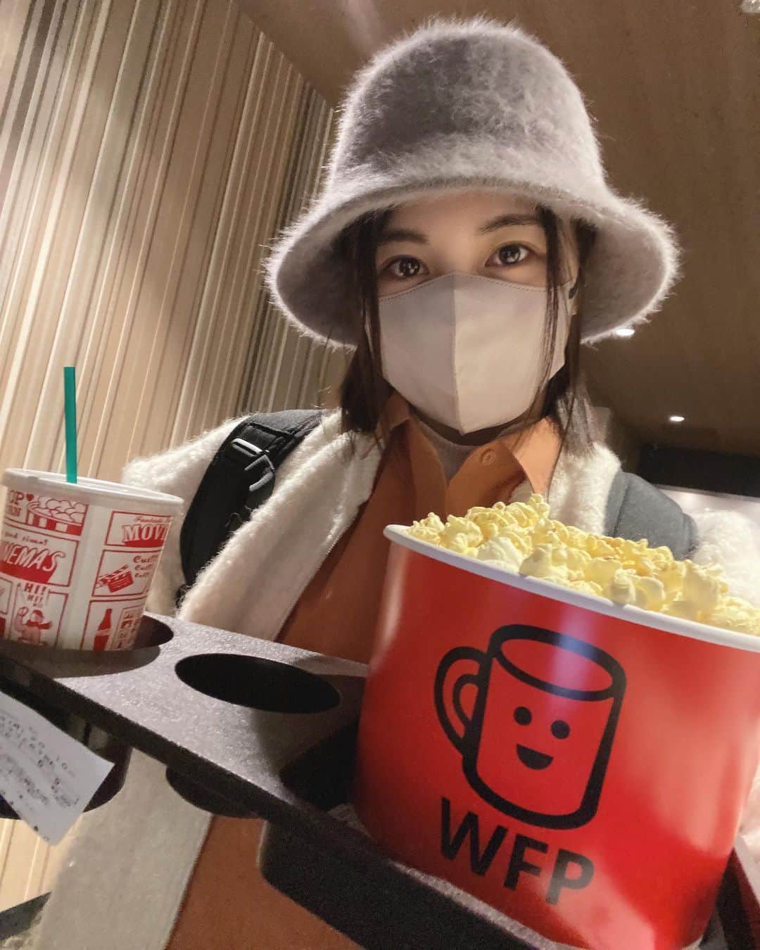 高山侑子さんのインスタグラム写真 - (高山侑子Instagram)「. 帰りの夜行バスを待ってる間に映画を観た🍿*゜ 夜に映画館で観るのも、ひとりで観に行くのも初めてでドキドキした笑  ミステリは漫画で読んでたけど、映画も面白かった〜☺️  #ひとり映画デビュー #ミステリと言うなかれ #東宝シネマズ」11月22日 11時02分 - takayamayuko_stardust