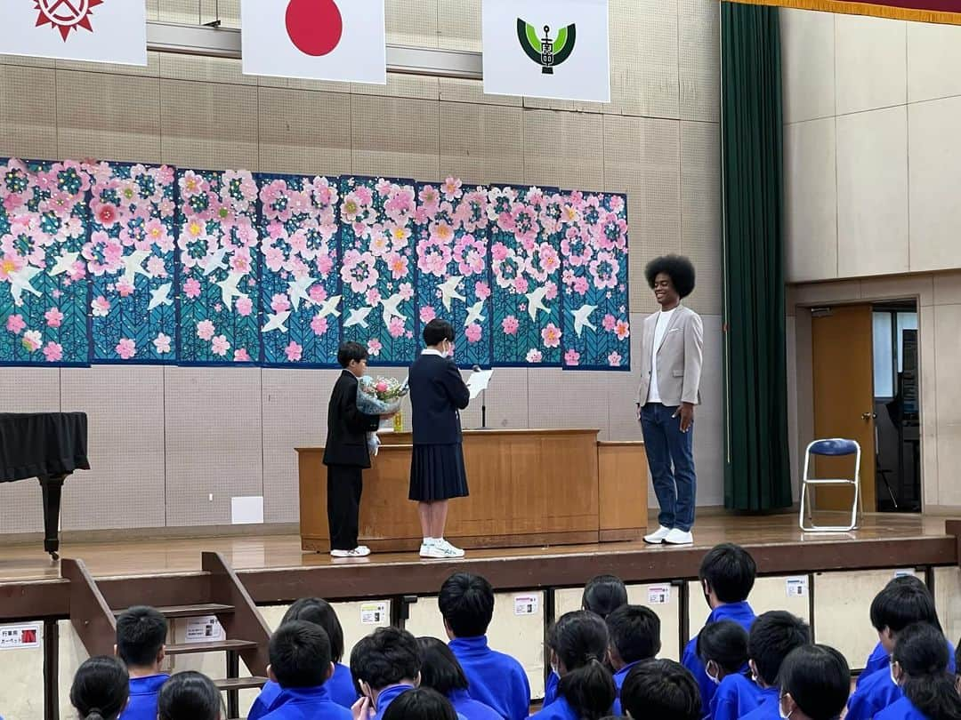 副島淳さんのインスタグラム写真 - (副島淳Instagram)「蓮田市立蓮田南中学校にて 『コンプレックスは武器になる』と 題しまして登壇させて頂きました。  私なりの経験や考えだったり ふと、振り返ってみた時の感謝だったり、 築きを生徒の皆さんには聞いて頂きまして ありがとうございました。  今後も講演や芸能活動のなかで 色々な方とお話し出来る機会を楽しみにしてます！」11月22日 11時12分 - soejimajun