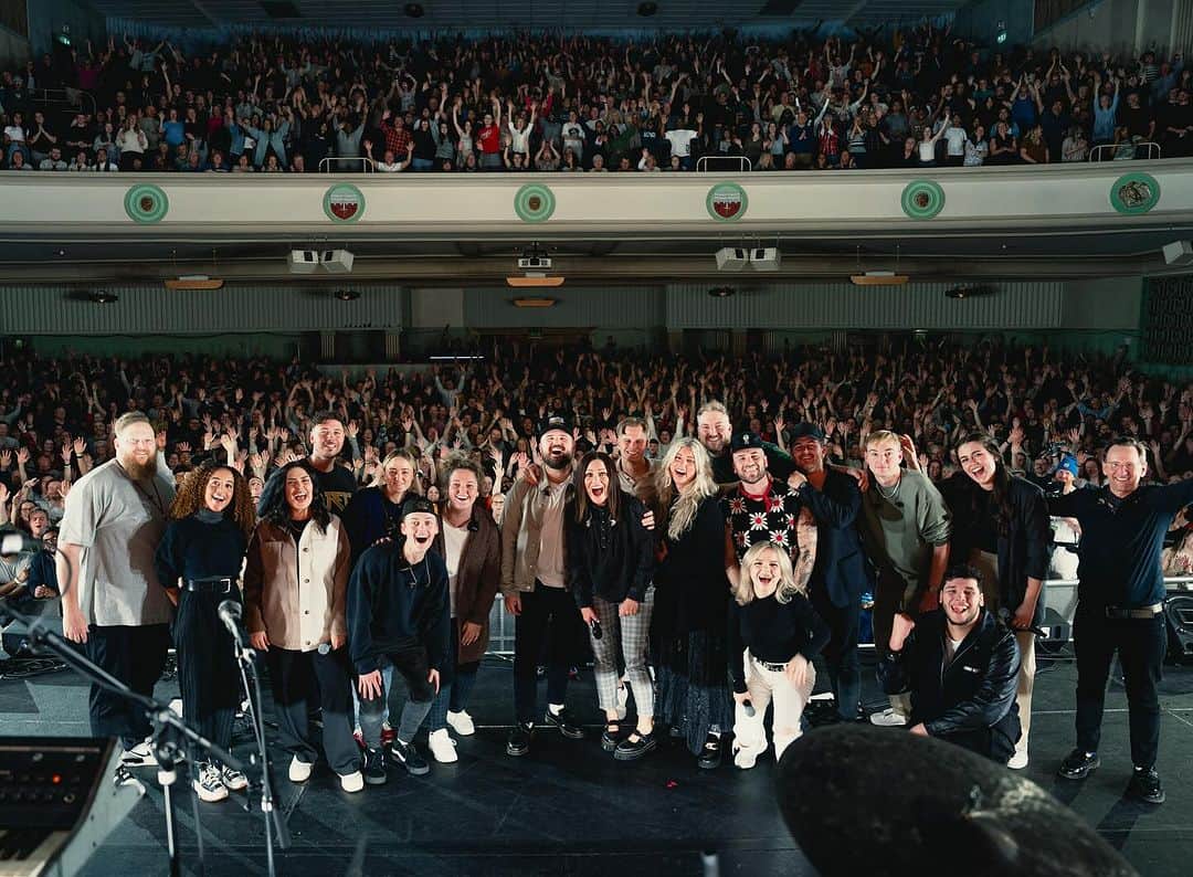 カリ・ジョブのインスタグラム：「A huge thanks to the amazing behind the scenes team...I love looking up and seeing you worshiping from wherever you are in the room. So thankful for your excellence and hard work navigating new territory in other countries. We couldn’t have done it without you!! @mary.ashley.morgan @lukeawebb @brentonmiles @abbey.degiovanni @daviskornegay @jadonparkerofficial   Also thank you to our tour partners @compassion and @capuk_org it’s an honor to partner with you to globally bless others!」