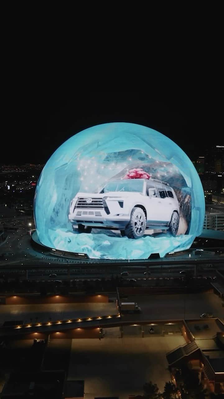 Lexus USAのインスタグラム：「Experience a #DecemberToRemember like you’ve never seen it before, now through November 26th.」