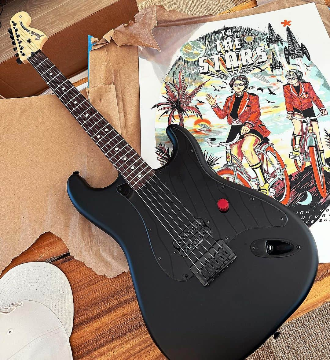 トム・デロングのインスタグラム：「LIMITED EDITION “Tom DeLonge ‘TO THE STARS’ Stratocaster” goes on-sale: 0900PST BLACK FRIDAY - ONLY 300 available at www.ToTheStars.Media」