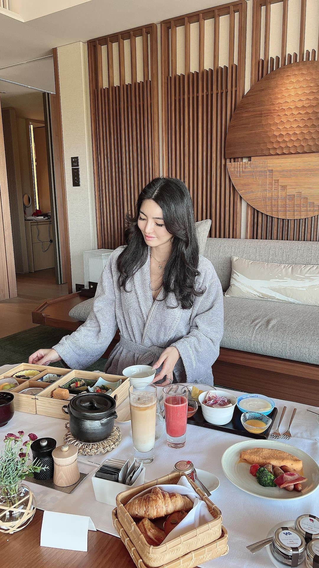 奈保のインスタグラム：「📍HOTEL THE MITSUI KYOTO  京都🍁 家族で過ごす贅沢な時間。 こちらのプライベート温泉もすごく良かったな😌♨️  #hotelthemitsuikyoto#KYOTO#子連れ旅行#京都#紅葉#紅葉狩り」