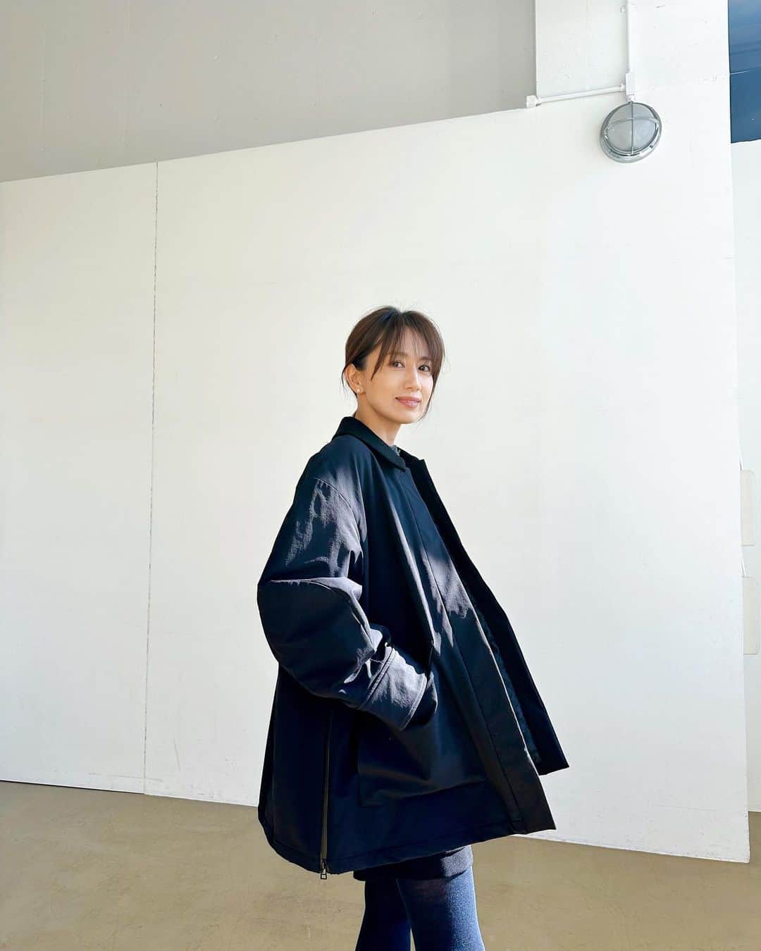 東原亜希さんのインスタグラム写真 - (東原亜希Instagram)「えなちゃんを見てオーダーしたクラネのアウター。福ちゃんにメイクしてもらったので、けんちゃんに撮ってもらって📷全員小学校の友達みたいな名前になりました😂」11月22日 11時52分 - akihigashihara