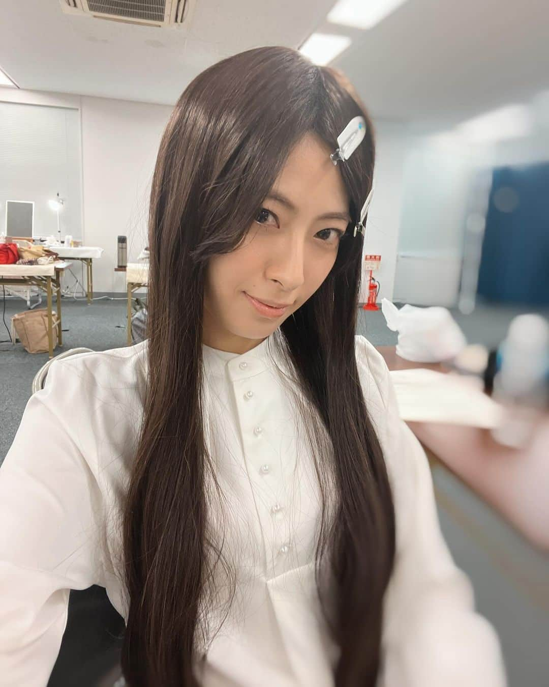 瀧本美織のインスタグラム：「🦦スーパーロングヘアver.   #ドラマ  #ハイエナ  #かわうそちゃん」