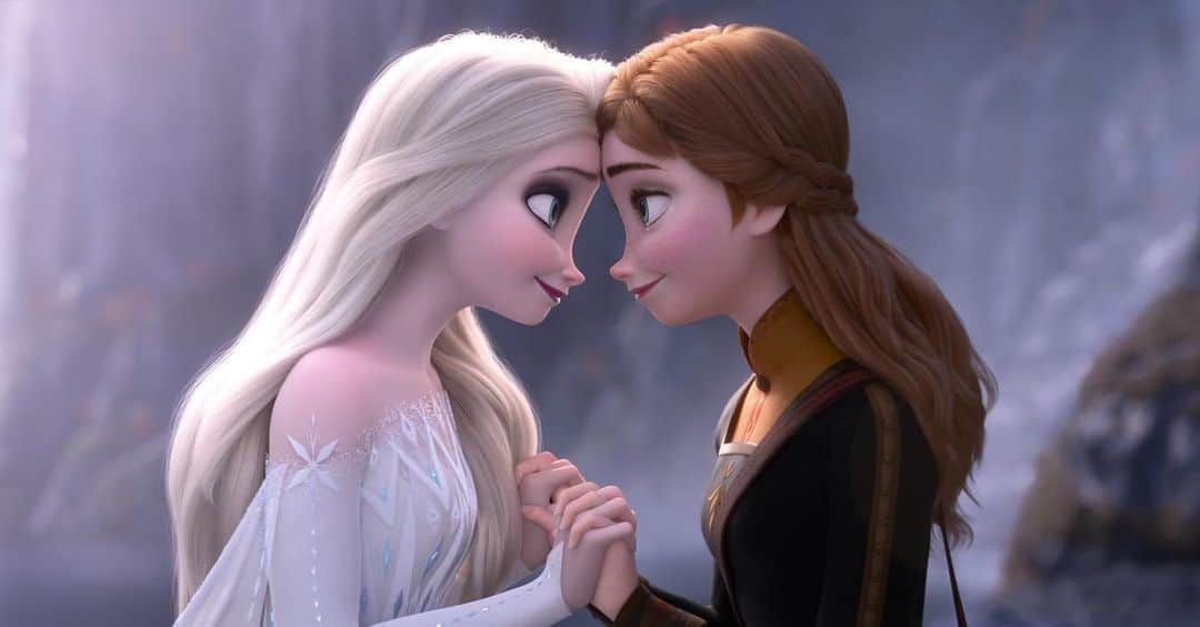 ディズニー・スタジオのインスタグラム：「4年前の今日（11/22）は 『アナと雪の女王２』日米公開日❄️ ⠀ 不思議な“歌声”に導かれ、 姉妹はエルサの“魔法の力”の秘密を解き明かす旅へ—— ⠀ #アナと雪の女王2 #Frozen2 #アナと雪の女王 #Frozen #アナ雪 #ディズニー #Disney #ディズニー映画」