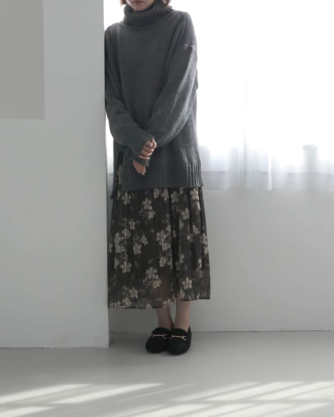 JELLY BEANS officialのインスタグラム：「.  < MID WINTER COLLECTION >  ふわふわのインナーファーで寒い冬でも足を暖かく包み込んでくれる頼もしい1足。 スエード調のマットな質感に、ツイストビットの光沢でアクセントをプラス。  インナファーツイストビットモカシン  217-20302 / 8,470 yen  ―　―　―　―　―　―　―　―　―　―　―　―　―  詳細は　@jellybeans_shoes プロフィールURLよりご覧ください。  #jellybeans #jellybeans_shoes #ジェリービーンズ #2023aw #autumn #winter #pumps #boots #秋冬 #足元コーデ #パンプス #ブーツ」