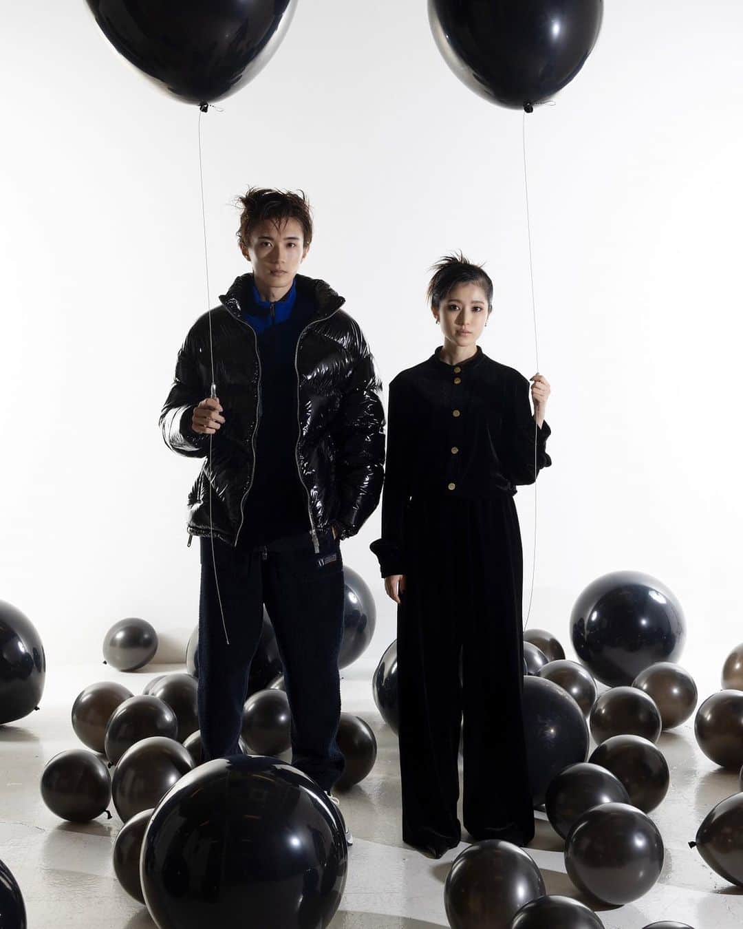 NYLON JAPANのインスタグラム：「🪩山中柔太朗＆福本莉子がクールにきらめくA|X ARMANI EXCHANGEの冬🪩  俳優として多数の話題作に出演し、5人組ダンスボーカルユニットM!LKのメンバーしても活動中の山中柔太朗と、 映画やドラマなど次々と話題作に出演している俳優の福本莉子。 そんな今をときめくホットな二人がA|X ARMANI EXCHANGEの新作コレクションをまといNYLON.JPへ降臨。 ホリデー感満載のアウターやニットなど、クリスマスギフトにもぴったりなアイテムをくまなくチェックして。 クールでファッショナブルな“Sparkle Holiday”を過ごす彼らの姿をとくとご覧あれ。  @armaniexchange @jyutaro_milk @riko_fukumoto_  詳細はこちらよりチェック⏩nylon.jp/AXSPARKLEHOLIDAY202311  #ArmaniExchange  #armaniexchange #アルマーニエクスチェンジ #NYLONJAPAN  #NYLON  #nylonjp」