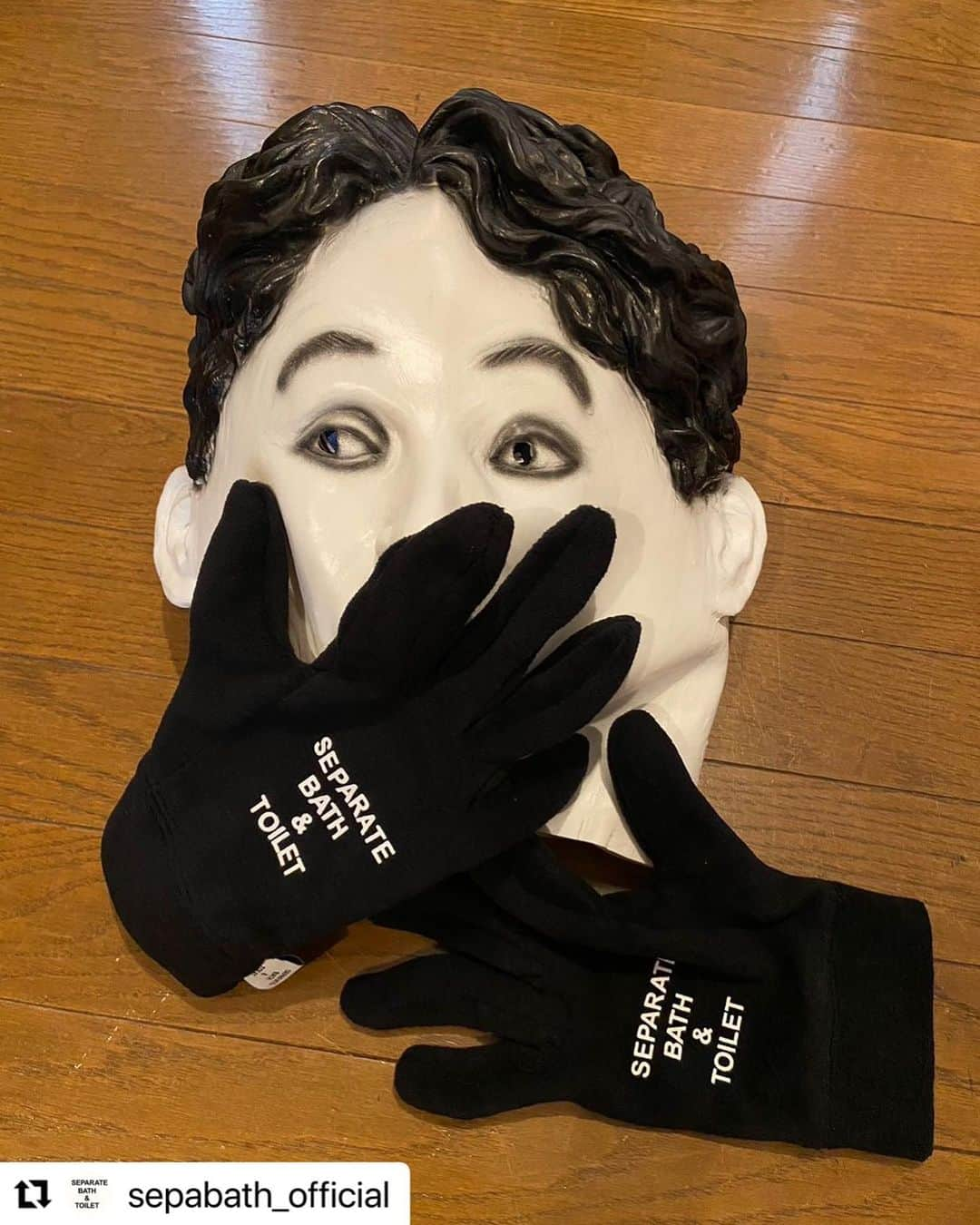 KEN KAGAMIさんのインスタグラム写真 - (KEN KAGAMIInstagram)「#Repost @sepabath_official with @use.repost ・・・ . -FLEECE SEPA GLOVE   Available for purchase at online. Link in our BIO above.  Photo：@kenkagami  #sepabath #セパバス #ちょいサステナブル #クリエイティブディレクター #加賀美健」11月22日 12時08分 - kenkagami