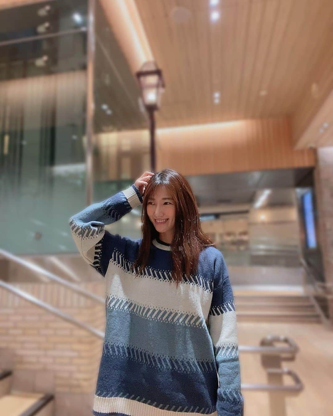 阿川麻美さんのインスタグラム写真 - (阿川麻美Instagram)「寒がりなので冬はセーター率が高めに❄️ しっかりとした生地なので これからの時期に活躍してくれそう💓  @sheinofficial @shein_japan  試すたび、好きが見つかる。届くたび、好きが増えてく。  検索番号　21574422  11月17日から11月27日まで、SHEINのBLACK FRIDAYセールが開催されるよ👍 SHEIN30万点以上の人気アイテムが 限定値下げ💕 最大90%OFFのアイテムも🥺  クーポンコード 23BF98 ※0-5999円で15%オフ,  6000円以上のご購入で20％オフになるよ✨ 利用期限:2023年11月10日〜2023年12月31日 ※SHEINアカウント１つにつき三回までクーポン利用できます❗️  #PR #SHEINblackfriday #SHEINGoodFinds  #SHEIN購入品#BeSHEINモデル #SHEINforAll #loveshein #ad #saveinstyle」11月22日 12時11分 - asamichi922