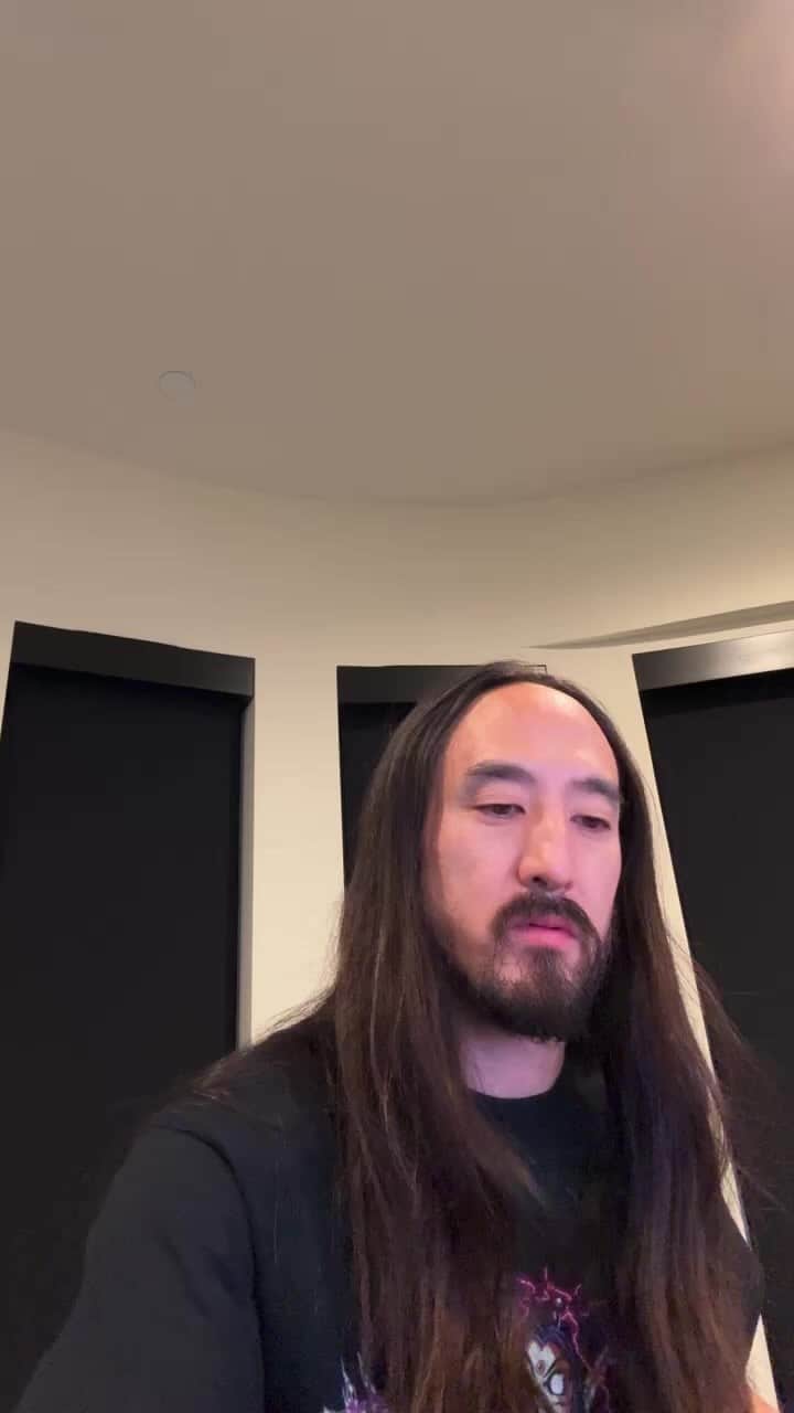 スティーヴ・アオキのインスタグラム：「Following everyone who buys a @hiroquestgames bundle until it caps!!」