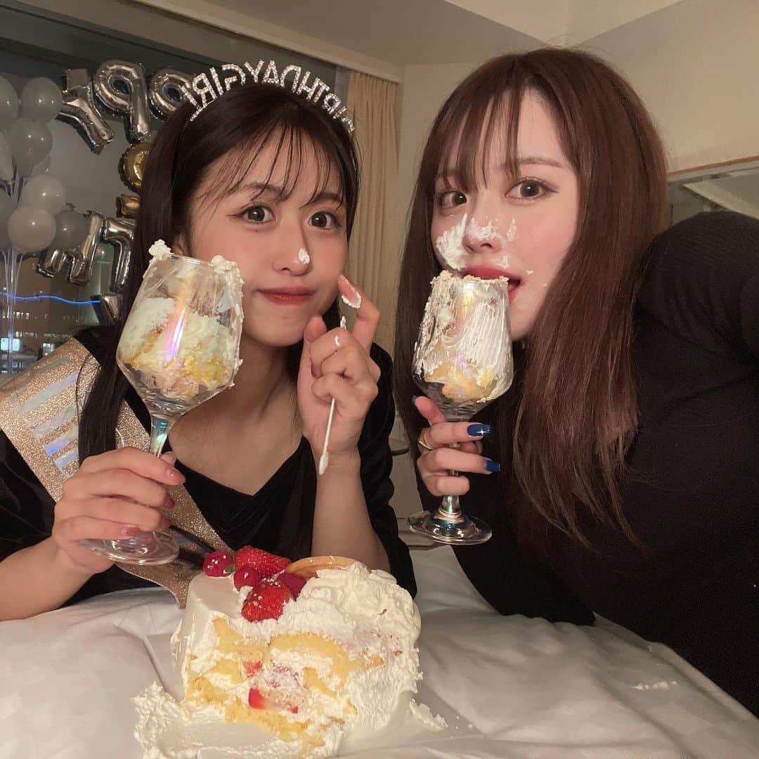 蘂のインスタグラム：「何歳までこーゆーのできるかな、ずっとがいいな  ((上品では無いけどフォークがなかったんです。」