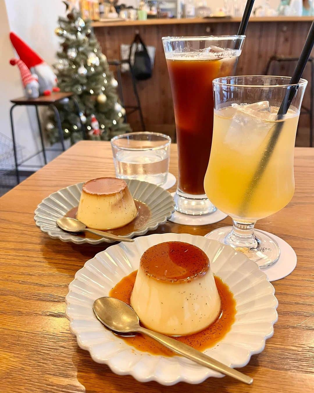 前田友香のインスタグラム：「プリン美味しかった🍮 お店の中もおしゃれだった✨  #福岡カフェ #カフェ #カフェ巡り #箸あげしたがるDさん笑」