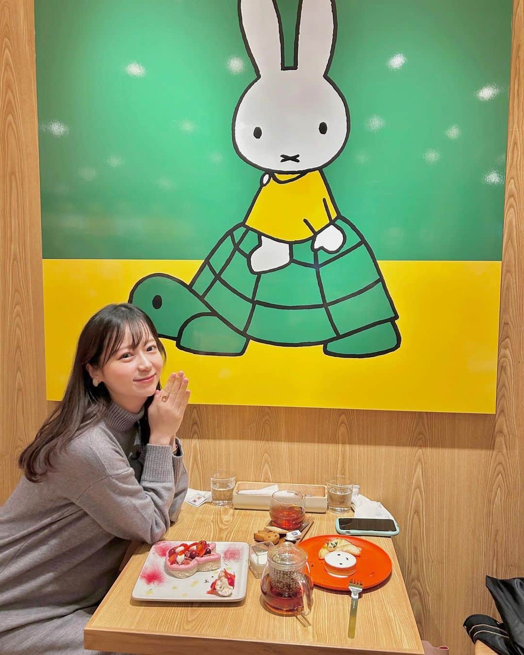 吉田悠希のインスタグラム：「♡ ずっと行きたかったミッフィーカフェ☕️🥕  可愛くて癒された🐰🤍  #miffycafetokyo」