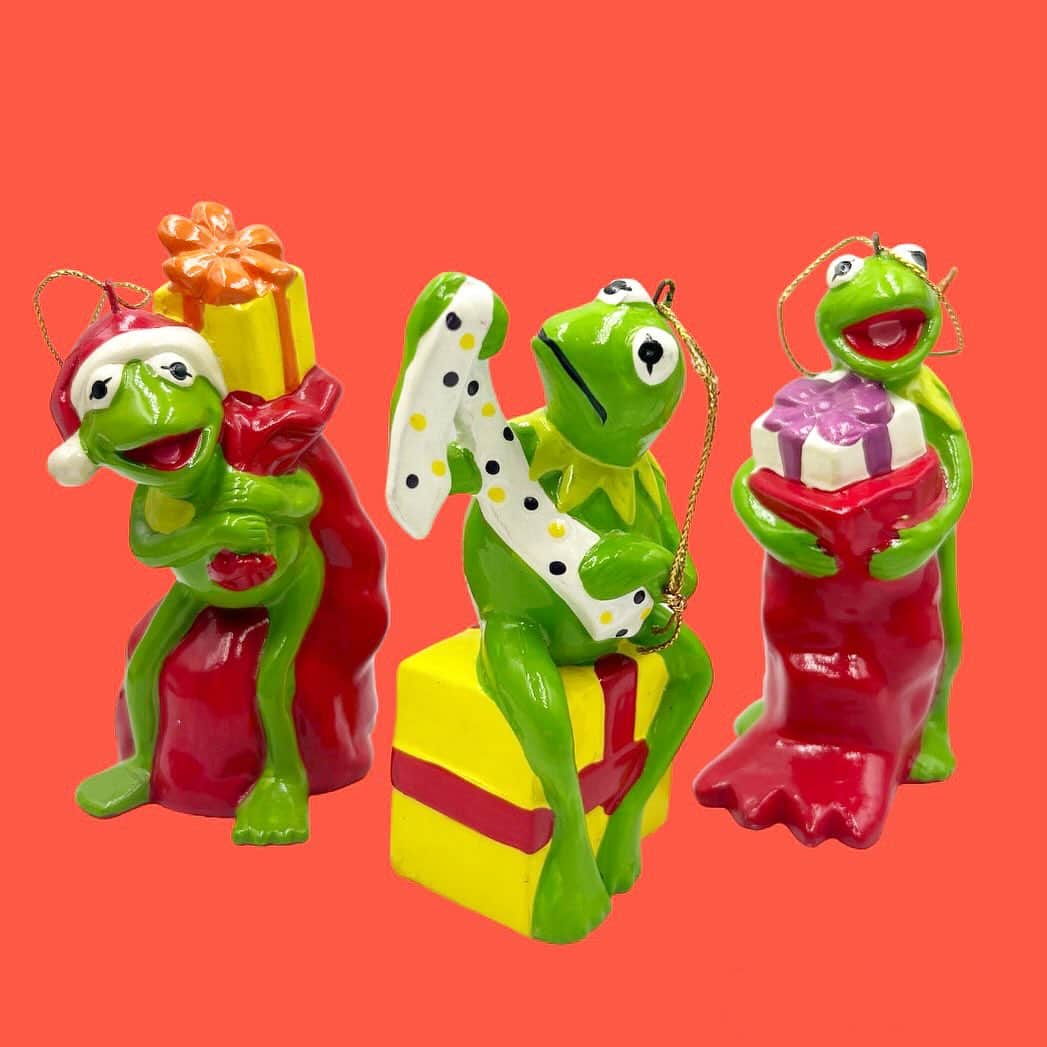 おもちゃやSPIRALさんのインスタグラム写真 - (おもちゃやSPIRALInstagram)「Vintage Kermit  Christmas Ornament入荷しました🐸🎄  陶器製です💎」11月22日 12時36分 - spiral_toy