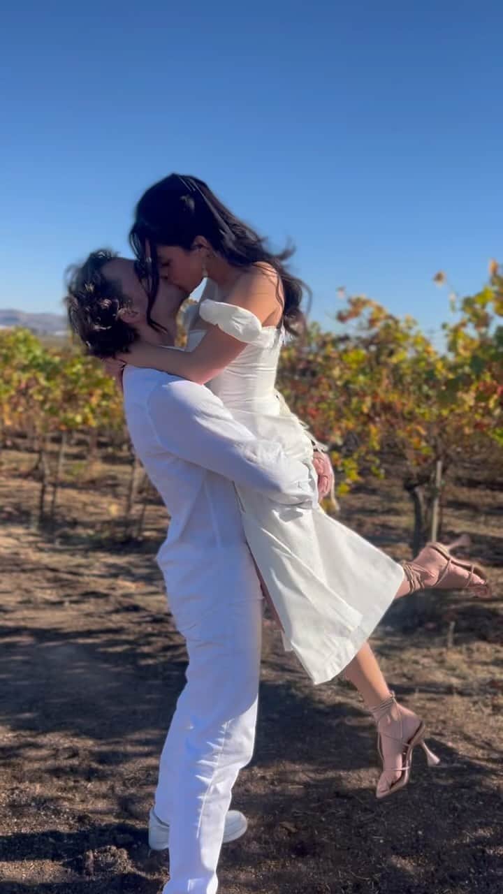 Tawny Jordanのインスタグラム：「you make me feel like a princess 🥹🤍🌳🍷 • • • • #Napa #NapaValley #WineCountry #California #Vineyards」