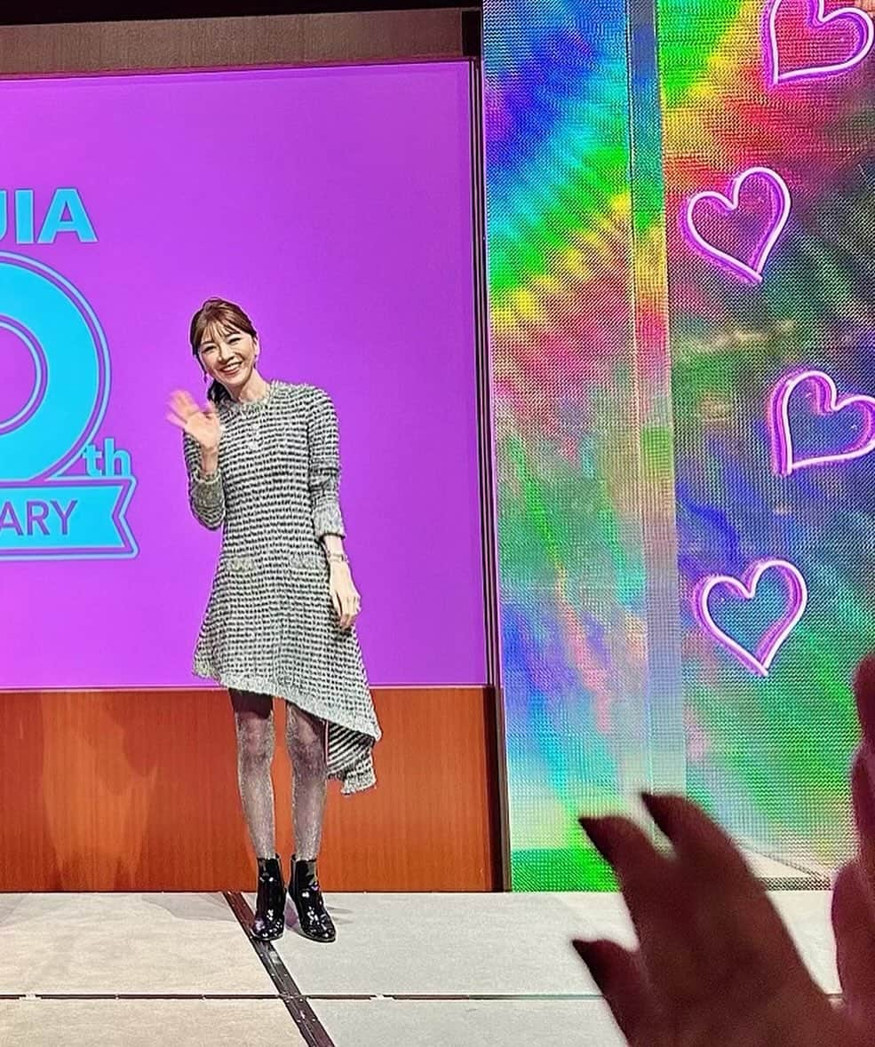 君島十和子さんのインスタグラム写真 - (君島十和子Instagram)「🩷 『MAQUIA20th Anniversary Party』 @maquia.magazine  @parkhyatttokyo   美容業界の濃い〜面々が 一同に集まっての 4年振りのパーティ🪅 日頃よりお世話になっている 編集の皆様、 ライターの皆様と お目に掛かれて 日頃の感謝を申し上げさせて頂けて、 本当に幸せな場にご招待頂きました。  また、素晴らしい製品を 世に送り出している 各企業、メーカー様とも 実際にご挨拶させて頂けたのは 貴重な機会。  家族一同、 本当にお世話になりました🙇‍♀️🩷  #MAQUIA #美容 #スキンケア #メイク #パーティ #アラ還 #キラキラ #chanel #立ち方 #反省 #君島十和子」11月22日 12時44分 - ftcbeauty.official