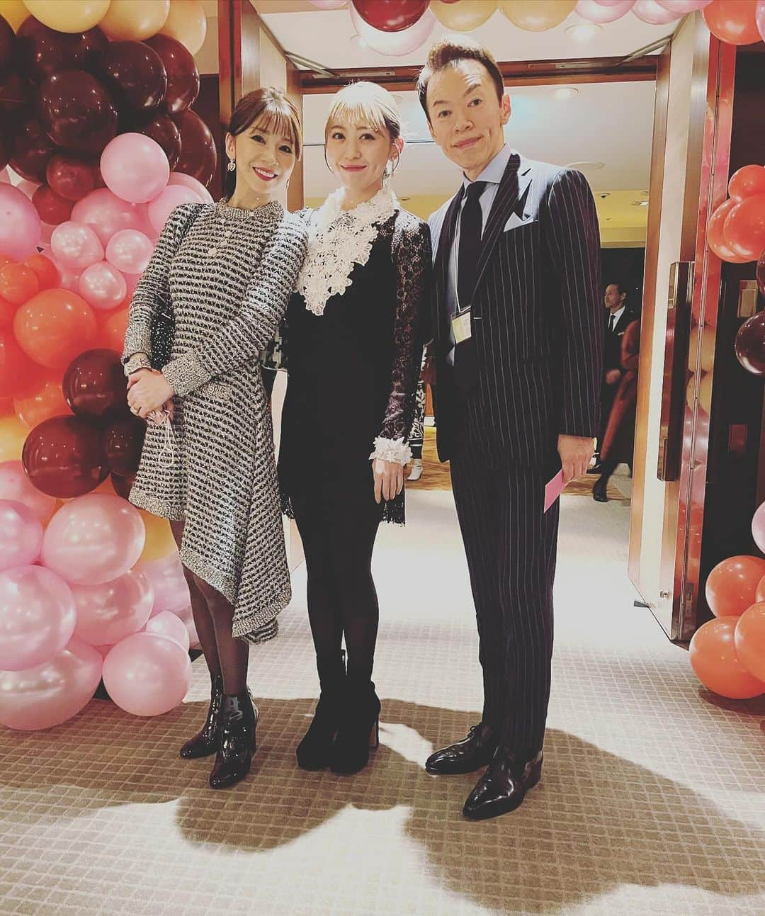 君島十和子さんのインスタグラム写真 - (君島十和子Instagram)「🩷 『MAQUIA20th Anniversary Party』 @maquia.magazine  @parkhyatttokyo   美容業界の濃い〜面々が 一同に集まっての 4年振りのパーティ🪅 日頃よりお世話になっている 編集の皆様、 ライターの皆様と お目に掛かれて 日頃の感謝を申し上げさせて頂けて、 本当に幸せな場にご招待頂きました。  また、素晴らしい製品を 世に送り出している 各企業、メーカー様とも 実際にご挨拶させて頂けたのは 貴重な機会。  家族一同、 本当にお世話になりました🙇‍♀️🩷  #MAQUIA #美容 #スキンケア #メイク #パーティ #アラ還 #キラキラ #chanel #立ち方 #反省 #君島十和子」11月22日 12時44分 - ftcbeauty.official