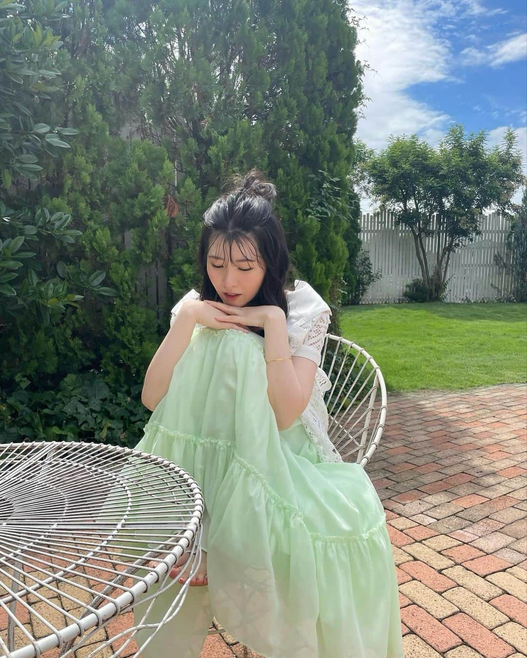 駒木結衣さんのインスタグラム写真 - (駒木結衣Instagram)「🌿🥳☘️💚🍃👒🌵  #撮影前日 #最後の駆け込みで #小顔マッサージへ #顔が真っ赤になりました #メイクさんありがとうございます…！  撮影裏話、またお話しますね🤢  #ウェザーニュース #キャスターカレンダー2024」11月22日 12時45分 - komaki_yui