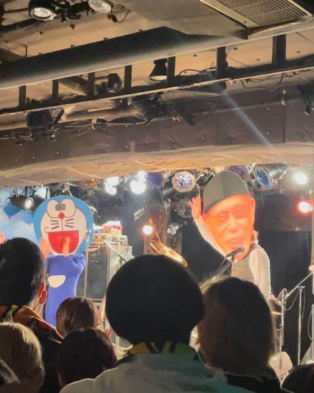 U太さんのインスタグラム写真 - (U太Instagram)「新宿LOFTのでライブするのってウチらにとっても憧れの一つやったな。 LOFTで企画するっていう目標を昨日叶えたサバシスター。  大事な日に呼んでくれてありがとやでー！なんか久しぶりのごっちゃりライブ、演っててとても興奮した！  ありがとございましたん！  四は一回徳島へ！ 明日はひらパーでライブ！」11月22日 12時47分 - utasuxing