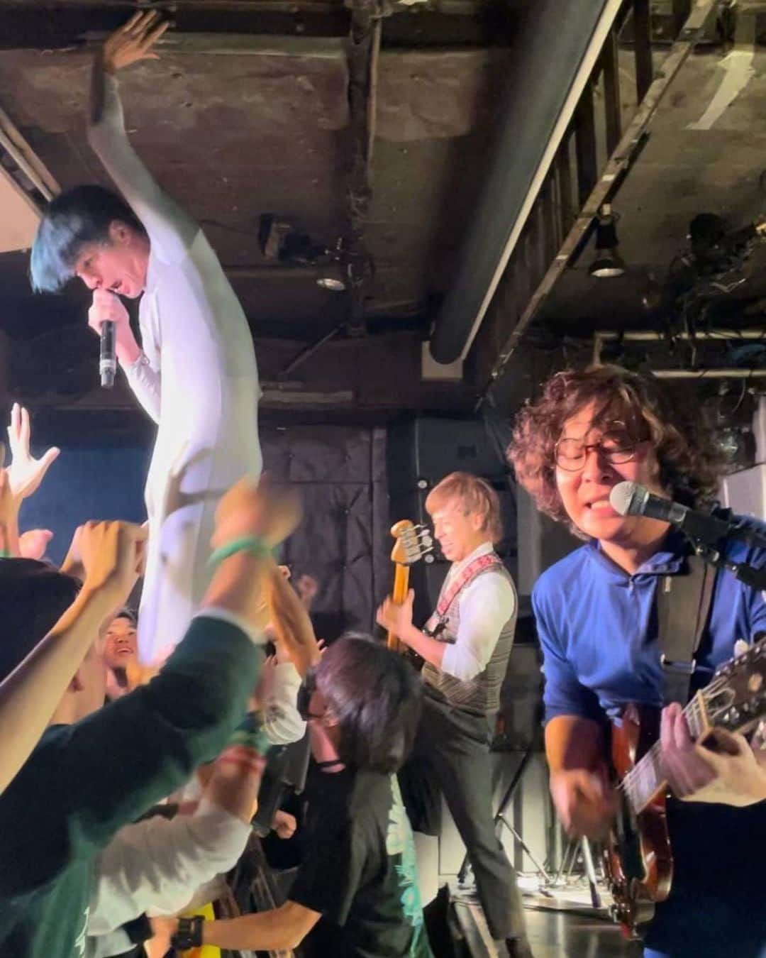 U太のインスタグラム：「新宿LOFTのでライブするのってウチらにとっても憧れの一つやったな。 LOFTで企画するっていう目標を昨日叶えたサバシスター。  大事な日に呼んでくれてありがとやでー！なんか久しぶりのごっちゃりライブ、演っててとても興奮した！  ありがとございましたん！  四は一回徳島へ！ 明日はひらパーでライブ！」