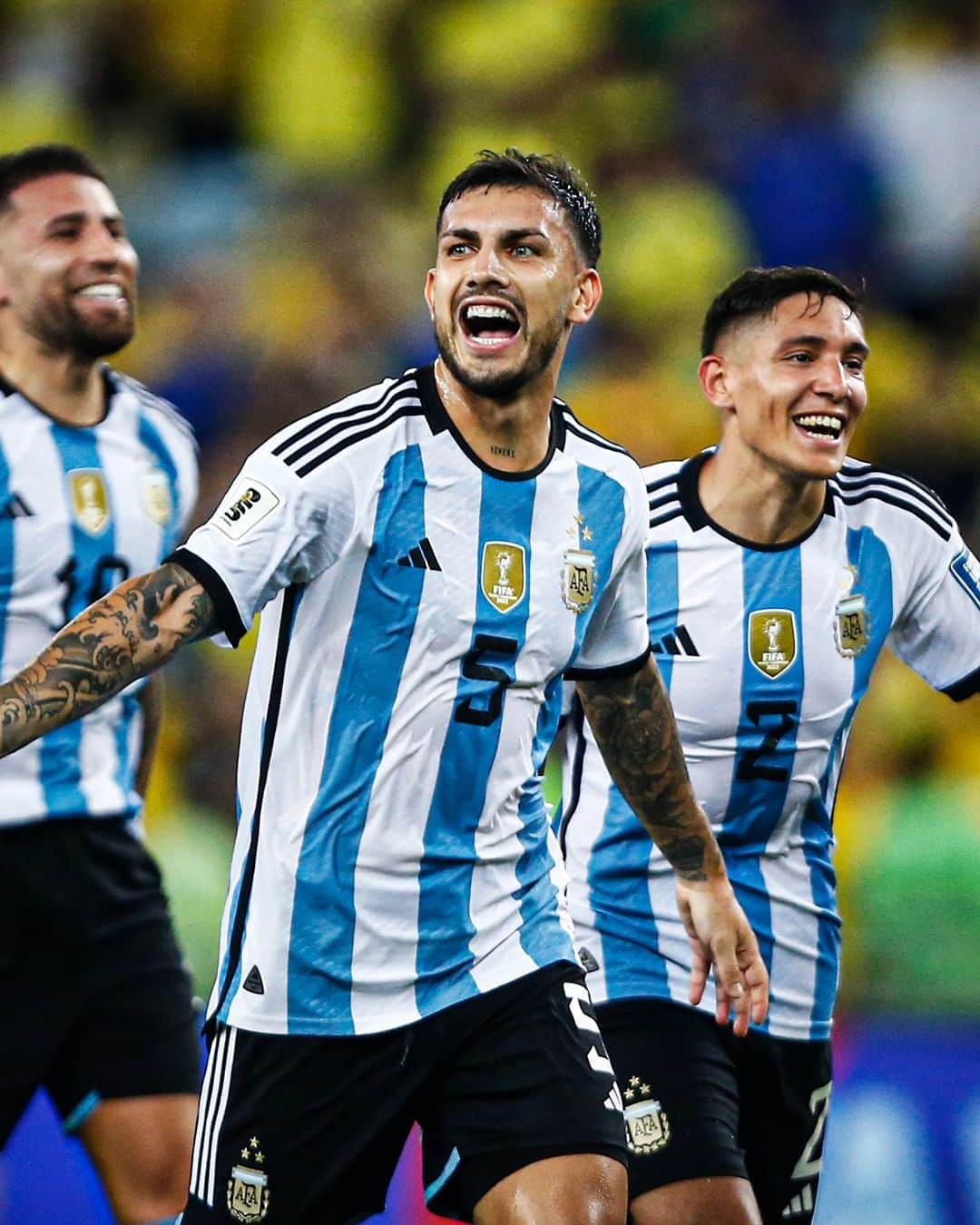 Goal Japanさんのインスタグラム写真 - (Goal JapanInstagram)「🇦🇷 アルゼンチンが南米のライバルを撃破 🇧🇷 #北中米W杯 南米予選で #アルゼンチン代表 が、#オタメンディ の決勝ゴールで宿敵・ブラジル代表を破り首位をキープ！一方のブラジルは予選3連敗となり6位に転落。(Photo: Getty Images)  #soccer #football #fifaworldcup #worldcup #argentina #afa #サッカー #フットボール #北中米ワールドカップ #ワールドカップ #⚽」11月22日 12時50分 - goaljapan