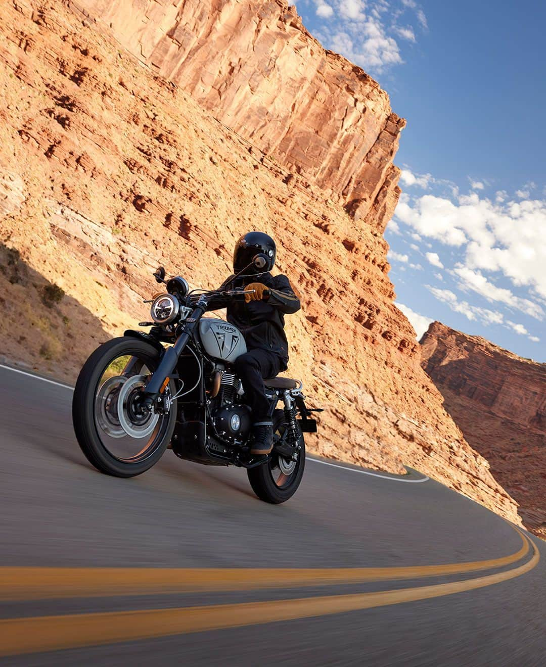 Triumph Motorcycles Japanのインスタグラム：「【Scrambler 1200 X】⁣ ⁣ 極上のパフォーマンスをすべての人に。⁣ 低いシート高で扱いやすく、オンロードでもオフロードでもライダーに自信を与えてくれます。⁣ ⁣ #Scrambler1200X #Scrambler #TriumphScrambler #トライアンフ #トライアンフはかっこいい #バイク #バイク好きな人と繋がりたい #バイクのある風景 #バイクが好きだ #バイク好き #バイク乗りと繋がりたい #理想のライドがそこにある #triumph #ForTheRide #OfficialTriumph #TriumphMotorcycles」