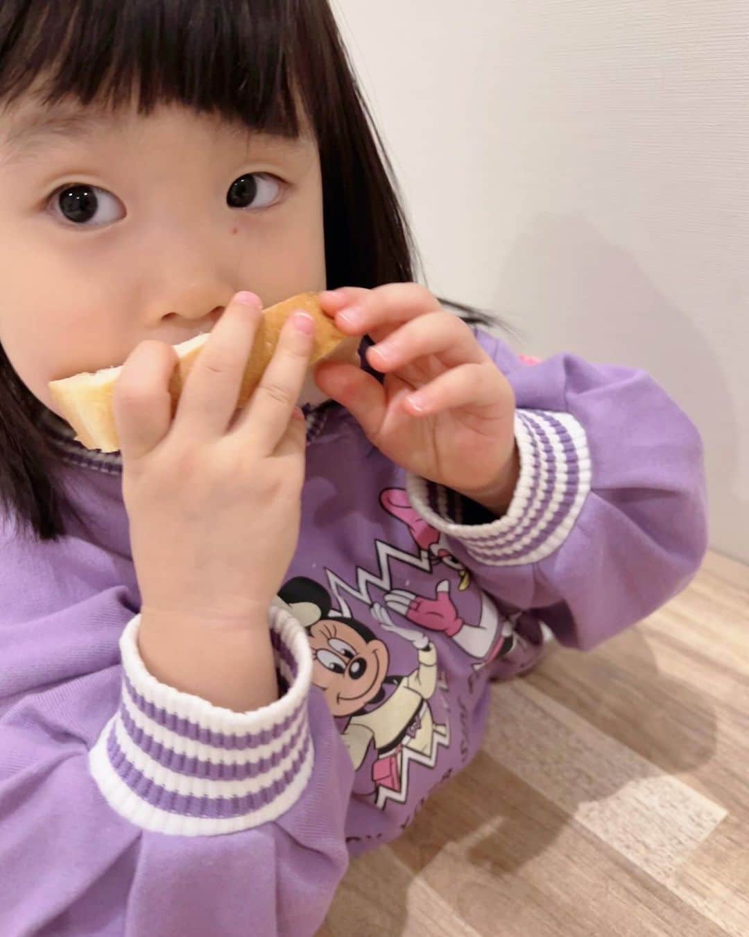 星沙織さんのインスタグラム写真 - (星沙織Instagram)「* * @panshirou   ここの食パン🍞 ほんと好き♡♡  初めましては、素敵なママからいただいて それからハマりました。  * *  本当に体に良いものだけでつくられていて 添加物不使用なのです。  子供たちも大好きなパン。 パンどろぼうみたいと喜んで食べています。🍞ෆ˚* * *」11月22日 13時07分 - saaaaa0rin