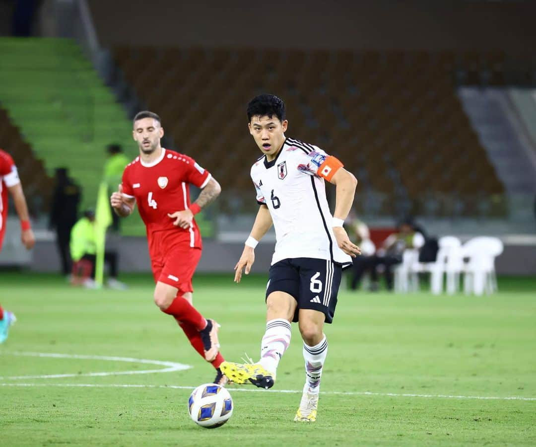 遠藤航のインスタグラム：「.. .Another win🇯🇵❤️ . #japan #nationalteam #football #win  #samuraiblue #🇯🇵 #jfa  . #日本代表 #サムライブルー #w杯予選 #遠藤航」