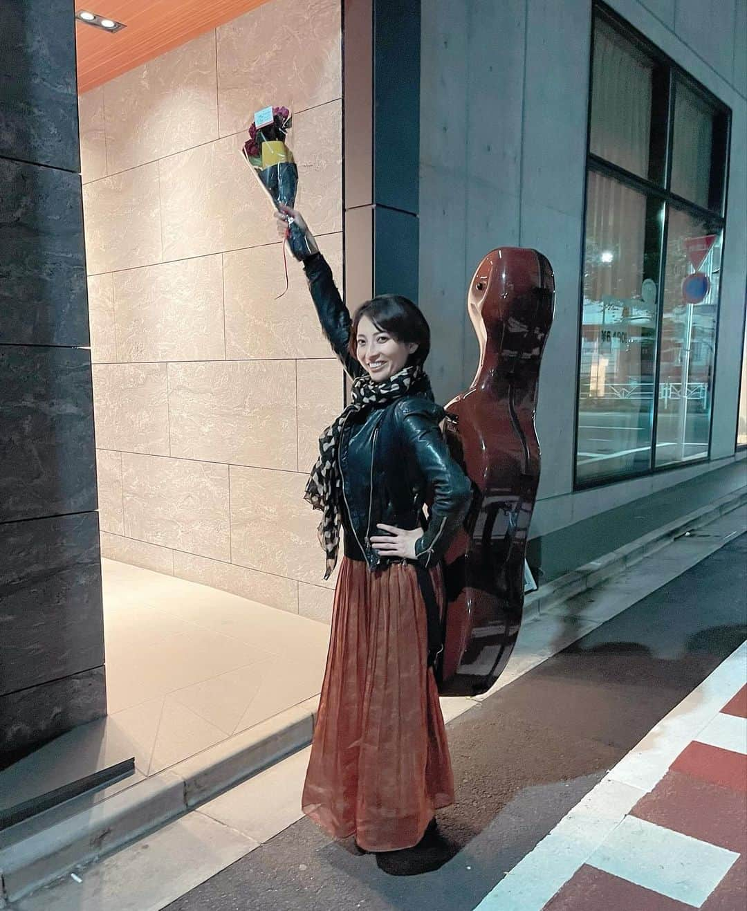 福田ゆみのインスタグラム：「東京マハロのインスタグラムで紹介してもらいました。 その写真が福田ぽいと言われたんですけど、どうですか？笑  注:この写真ではありません。  私っぽかったらいいね👍と マハロのインスタのフォローもお願いします。 稽古の様子など、じゃんじゃん上げていきます。 ↓ @tokyo.mahalo   #東京マハロ #福田ユミ」