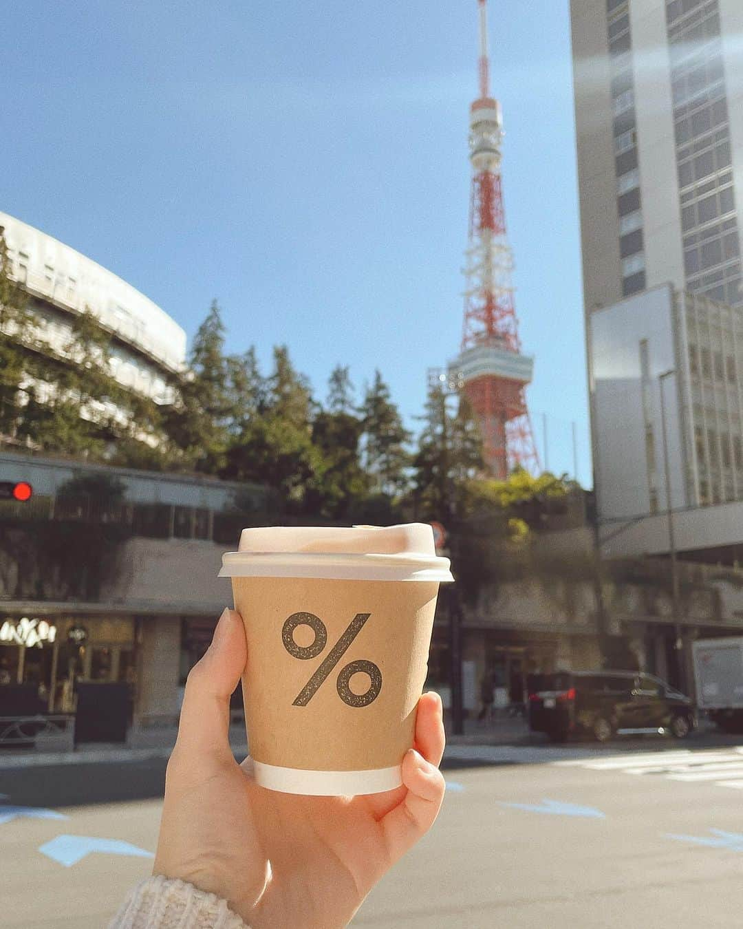 MEGさんのインスタグラム写真 - (MEGInstagram)「⌇%ARABICA TOKYO AZABUDAI   11/24 new open !!!  明後日、東京初上陸のアラビカが2店舗同時オープン。 4階の方にいるので是非遊びにきてください☕️🫶🏻  📍東京都港区麻布台１丁目３−１ ヒルズタワープラザ 4F  #arabicatokyo #seetheworldthroughcoffee#coffeeshop  #麻布台ヒルズ #アラビカ東京」11月22日 22時35分 - _meg_7