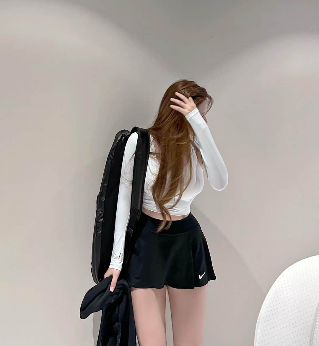 Choi Somiさんのインスタグラム写真 - (Choi SomiInstagram)「⠀⠀⠀⠀ #글랜더 #glander  화이팅 🎾🖤」11月22日 22時35分 - cxxsomi