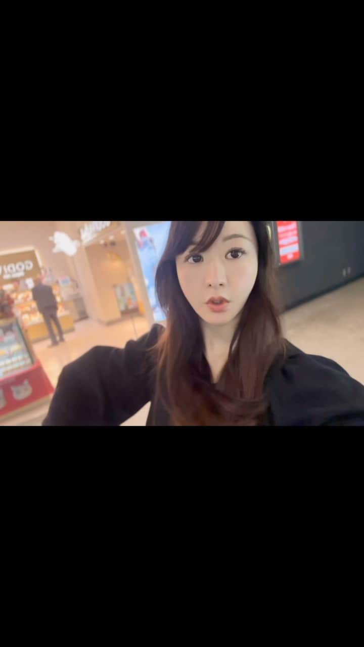 歩りえこのインスタグラム：「DMのお返事です♡ ⁡ 「僕の給料で養えるか知りたいので、りえこさんの月々の固定費のライフライン最低額を教えて下さい」 ⁡ り『月のライフライン最低額だと25万円です。衣食住、交通費など生きる上の最低限なので、美容だったりレジャー費などは含まれてないです。美容だったりレジャー含めるとかなりかかりますね。  総務省調べによると大体家族3人で日本の平均的な月の固定費は26万円だそうなのでごく平均値かなと思います。どんどん物価も上がるし、結構な負債もあるので生きるってなかなか大変です。でも頑張って子供たちを大学まで出せれるようがんばります』 ⁡ ⁡ ☟☟☟☟☟☟ ⁡ 9/29発売歩りえこ【Hカップ・ジャーニー】デジタル写真集 ⁡ 【Amazon】1320円 https://amzn.asia/d/3eF3ZRP ⁡ FANZA bookから買うと今なら90%オフ132円💕 ⁡ https://x.gd/nVPSx (リンクはストーリーやXから飛べます) ⁡ ご購入後、ブラウザやkindleからすぐに写真集を見ることができます♡ ⁡ このdigital写真集の売れ行きが良いと紙の写真集がまた出せるのでぜひ応援よろしくお願いします❣️ ⁡ 皆さまにお願い🙇‍♀️ ⁡ AmazonやDMM(FANZA)のレビューで星を付けて下さるとすご〜く嬉しいです🥹💕 ⁡ 感想を書いて頂けたら最高にありがたいのですが、時間がなかったら星を付けて頂くだけで大丈夫です！ ⁡ レビューの多さも紙の写真集発売に繋がる超重要ポイントですので、ぜひぜひ応援よろしくお願いします🥹 ⁡ 皆さんの応援を無駄にせず、次の作品に繋がるよう私もまだまだ自分磨きをして頑張っていきますね😉💕 ⁡ ーーーーーーー ⁡ 11/26はなまる撮影会残り1枠です❣️ ⁡ 先着順ですのでぜひお早目にご予約お待ちしています。りえこ愛用品1点サイン付きプレゼント🎁 ⁡ 多分年内最後の撮影会だと思います♡ ご予約はこちらから ☟ https://hanamaru-photo.com/article/13588.html (ストーリーまたは、はなまる撮影会を検索) ⁡ 🌸9/29発売【digital写真集】『Hカップジャーニー』　 https://amzn.asia/d/3eF3ZRP ⁡ 🌸歩りえこ1st写真集スフィア(講談社/撮影：山岸伸) amzn.to/3yytQ6n ⁡ 🌸『ブラを捨て旅に出よう』(講談社文庫) https://amzn.asia/d/bPt23Tz ⁡ 🌸歩りえこオフィシャルファンクラブ  fanclove.jp/club/riekoayumi ⁡ お仕事や案件のお問い合わせ ↓ riekoayumi@gmail.com ※お名前、会社名、概要、電話番号お願い致します。 ⁡ #歩りえこ  #熟女 #熟女好き大歓迎 #インスタグラビア #selfie #me #i #自拍 #selfies #tbt #follow #swag #扎心了#followme #like #tokyo #japan #selfie #f4f #ootd #photo #l4l #instagood #맞팔 #tagsforlikes #몸스타그램 #东京 　#グラビア　#sexylook #美body」