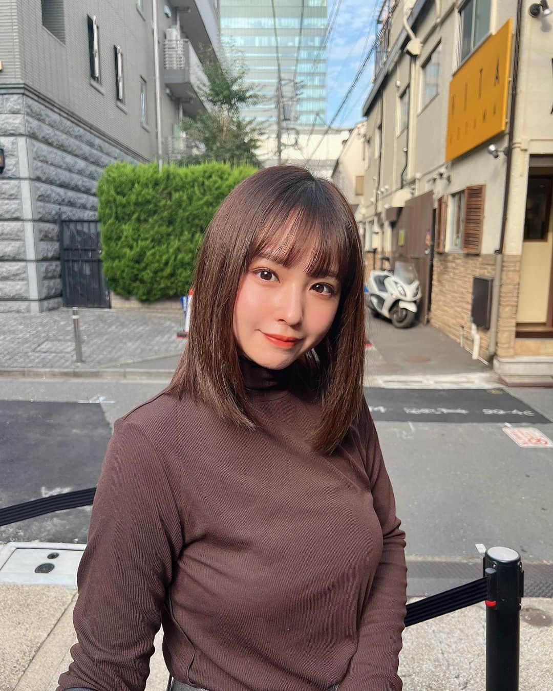 近藤里奈のインスタグラム：「先日表参道でお蕎麦を食べてショッピングした🛍️♡  その後に @unefleur_beauty_salon さんで毛穴洗浄とカーボシキーしていただきました！ 肌の調子が悪かったけど生き返った👶🏻✨ いつも担当してくださってる @une_fleur_ami さん ありがとうございました🫶🏼」