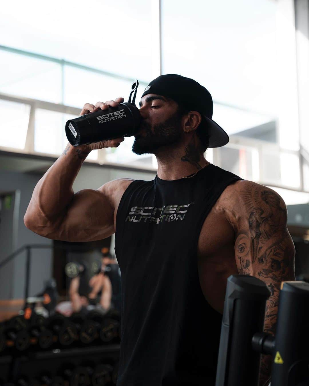 Sergi Constanceさんのインスタグラム写真 - (Sergi ConstanceInstagram)「You can hate the workout pain but you will LOVE the RESULTS💪  2 Scoops @scitecnutrition Super Hero before workout to maximize your training sessions  #scitecnutrition #workout #training #supps #perfomance」11月22日 22時48分 - sergiconstance