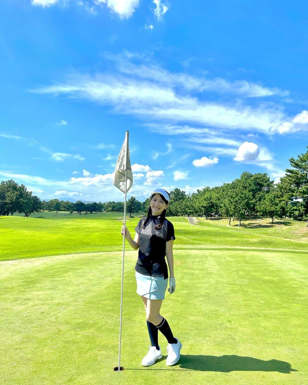 小倉星羅さんのインスタグラム写真 - (小倉星羅Instagram)「⛳️ Our [FAIR] WAY.  Special Round 2023 FALL& WINTER  初めてプロの方に撮っていただいたスイング🏌️‍♀️ @marinko5589   まだまだだけど、嬉しい🥹  フルスイングすると見える、スパイクの裏がお気に入り👟 ＿＿＿＿＿＿＿＿＿＿＿＿＿＿＿＿＿＿＿＿  どんなプレーも、どんなスタイルも、思うままに。 ただ必要なのは「 #ゴルフが好き 」という気持ちだけ。 ＿＿＿＿＿＿＿＿＿＿＿＿＿＿＿＿＿＿＿＿  10年前ぐらいにロサンゼルスではじめたゴルフ。 日本ではリゾートゴルファーだったけど、 今回機会をいただいてスイッチがはいりました🔥  とりあえず今年中に100切りします‼︎笑 （ちなみにベストは91）  上手くなって、またコンペに呼んでいただけますように👏 ＿＿＿＿＿＿＿＿＿＿＿＿＿＿＿＿＿＿＿＿  #adidas #adidasgolf  #golfwear #アディダスゴルフ #OURFAIRWAY #ずっとゴルフ #giftedbyadidas @adidasgolf  @adidastokyo」11月22日 22時51分 - seira_ogura