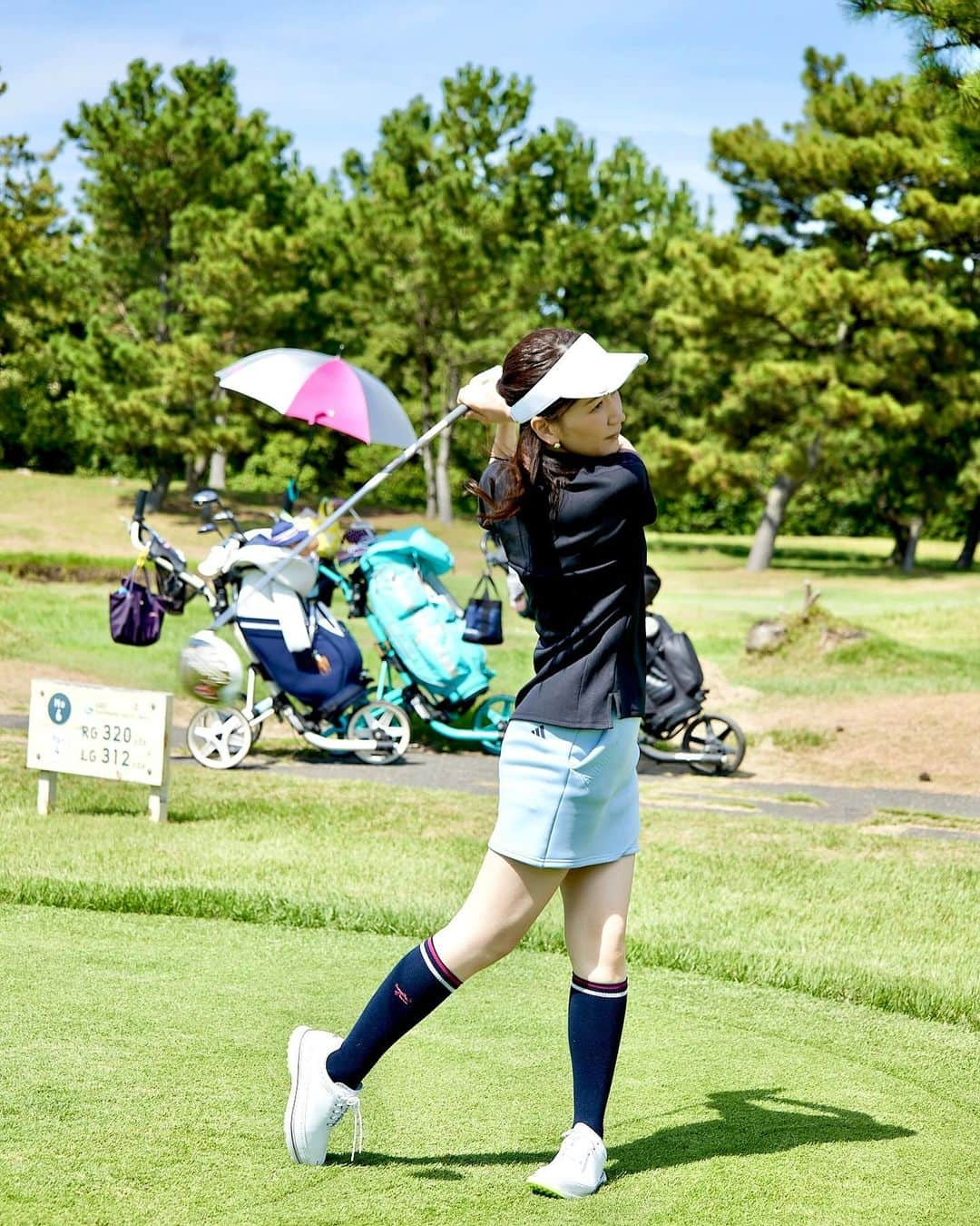 小倉星羅さんのインスタグラム写真 - (小倉星羅Instagram)「⛳️ Our [FAIR] WAY.  Special Round 2023 FALL& WINTER  初めてプロの方に撮っていただいたスイング🏌️‍♀️ @marinko5589   まだまだだけど、嬉しい🥹  フルスイングすると見える、スパイクの裏がお気に入り👟 ＿＿＿＿＿＿＿＿＿＿＿＿＿＿＿＿＿＿＿＿  どんなプレーも、どんなスタイルも、思うままに。 ただ必要なのは「 #ゴルフが好き 」という気持ちだけ。 ＿＿＿＿＿＿＿＿＿＿＿＿＿＿＿＿＿＿＿＿  10年前ぐらいにロサンゼルスではじめたゴルフ。 日本ではリゾートゴルファーだったけど、 今回機会をいただいてスイッチがはいりました🔥  とりあえず今年中に100切りします‼︎笑 （ちなみにベストは91）  上手くなって、またコンペに呼んでいただけますように👏 ＿＿＿＿＿＿＿＿＿＿＿＿＿＿＿＿＿＿＿＿  #adidas #adidasgolf  #golfwear #アディダスゴルフ #OURFAIRWAY #ずっとゴルフ #giftedbyadidas @adidasgolf  @adidastokyo」11月22日 22時51分 - seira_ogura