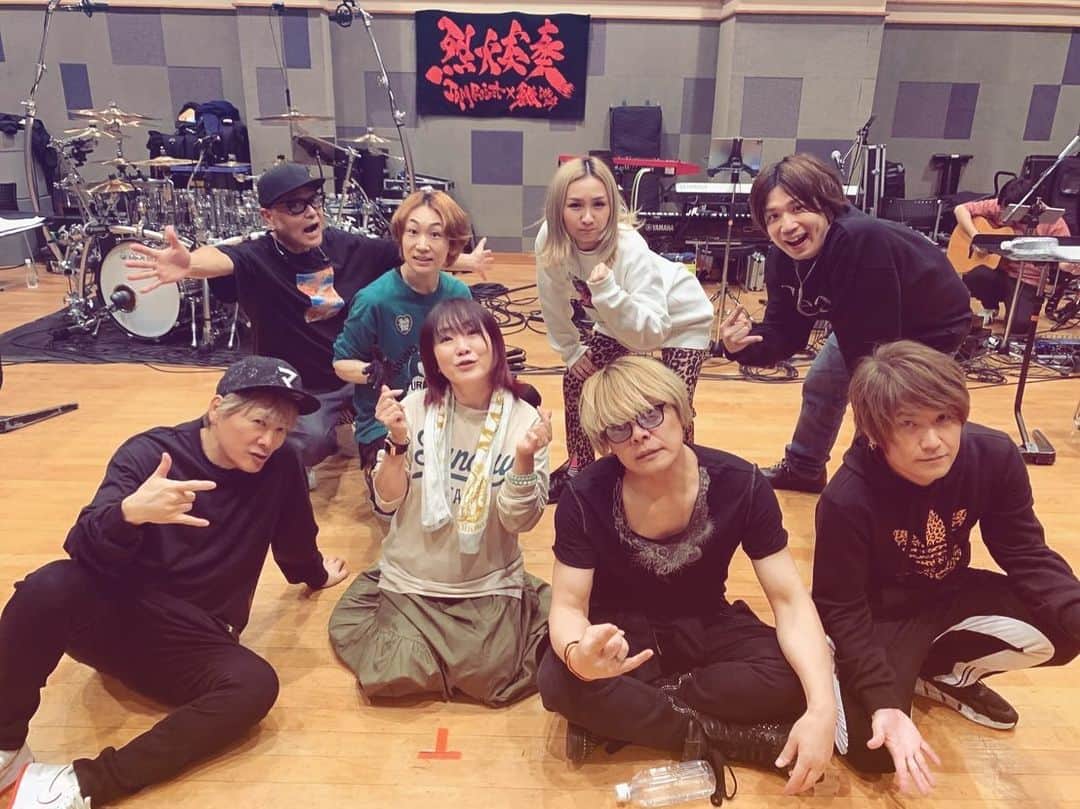 奥井雅美のインスタグラム：「12/1に行われるJAM Project×牙狼 LIVE 2023 烈火炎奏〜のリハーサルでした。 おかげさまでチケットはsold out✨👏 ありがとうございます😊  リハーサルはなかなかやはり手強い感じっ 牙狼の曲たちはコーラスも難解でありますゆえ🧐 でも楽しい笑 歌い甲斐があります。  で！ 配信も決定しましたので、 良かったら観てくださいね‼️ 海外からも参加可能です💻🖥️📱  くわしくは↓飛べませんがリンク貼っておきます☺︎  https://jamjamsite.com/contents/118106」