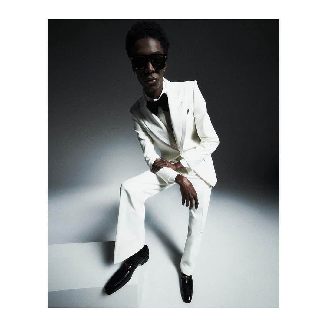 のインスタグラム：「COCKTAIL JACKET  DISCOVER THE HOLIDAY PARTY EDIT ON TOMFORD.COM  #TOMFORD #TFGIFTS」