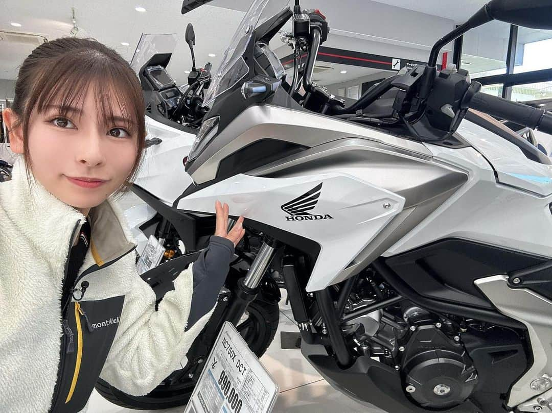 葉月美優さんのインスタグラム写真 - (葉月美優Instagram)「❥ #週刊バイクtv  #ホンダドリームに行ってみよう  収録🎥  千葉テレビ 毎週水曜 22:30〜  YouTubeにもアップされます𓂃.◌𓈒𖡼𓂂  ぜひご覧ください🫶  #ホンダドリーム #葉月美優のホンダドリームに聞いてみよう #hondadream #motovlog #ホンダバイク #hondabike #bikegirl #バイク女子 #バイク旅 #バイクツーリング #バイクが好きだ #バイクファッション #バイク女子フォト #バイク女子と繋がりたい #racequeen #レースクイーン #千葉テレビ #バイク好きな人と繋がりたい #千葉ツーリング #バイク乗りと繋がりたい #touring #ツーリングスポット #ツーリング #バイクウェア #バイクカスタム #バイク屋 #バイク好きと繋がりたい #バイクショップ」11月22日 23時09分 - miu_haduki