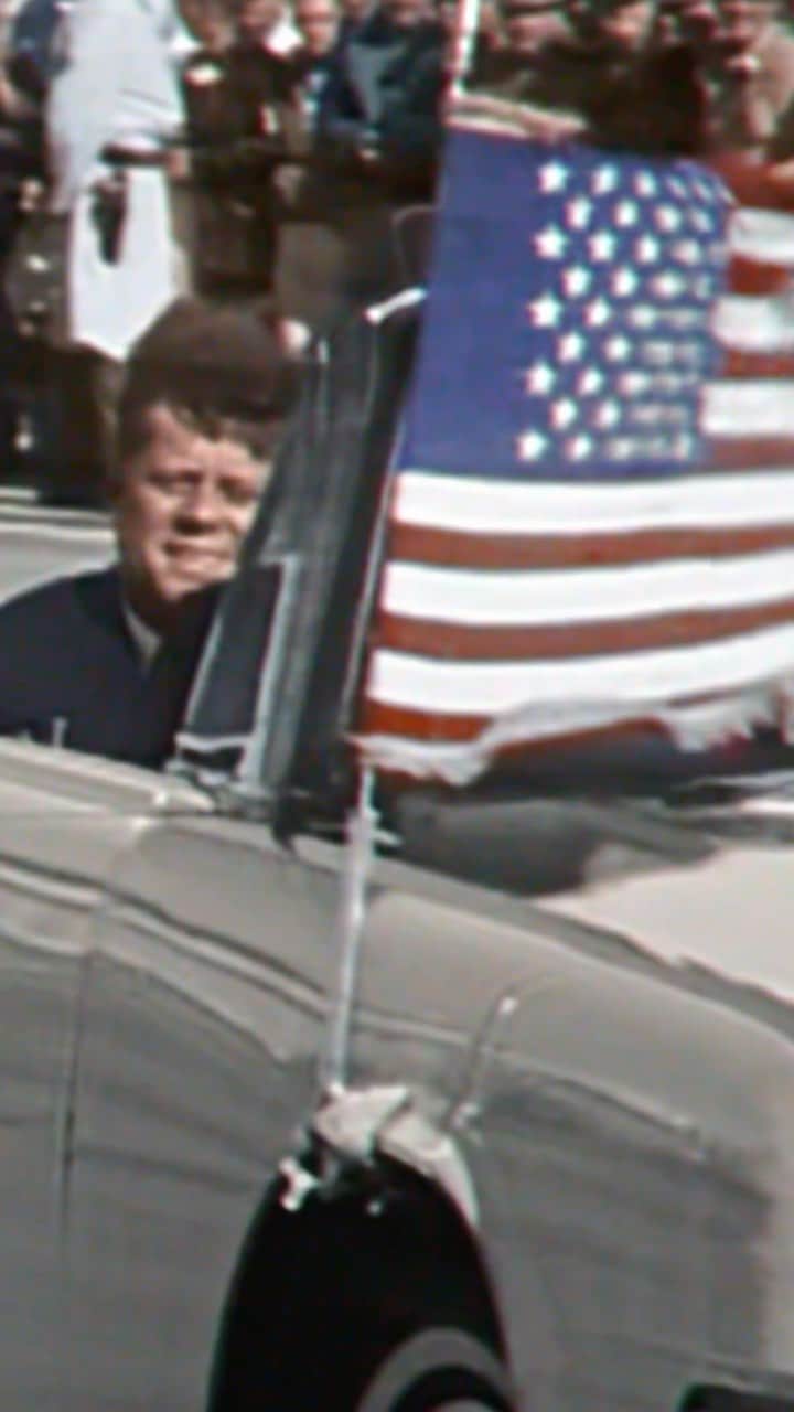 ナショナルジオグラフィックのインスタグラム：「Sixty years after the assassination of U.S. President John F. Kennedy, the memories of November 22, 1963 remain as vivid as ever for the last living eyewitnesses. #JFKOneDayInAmerica is now streaming on @DisneyPlus and @hulu.」