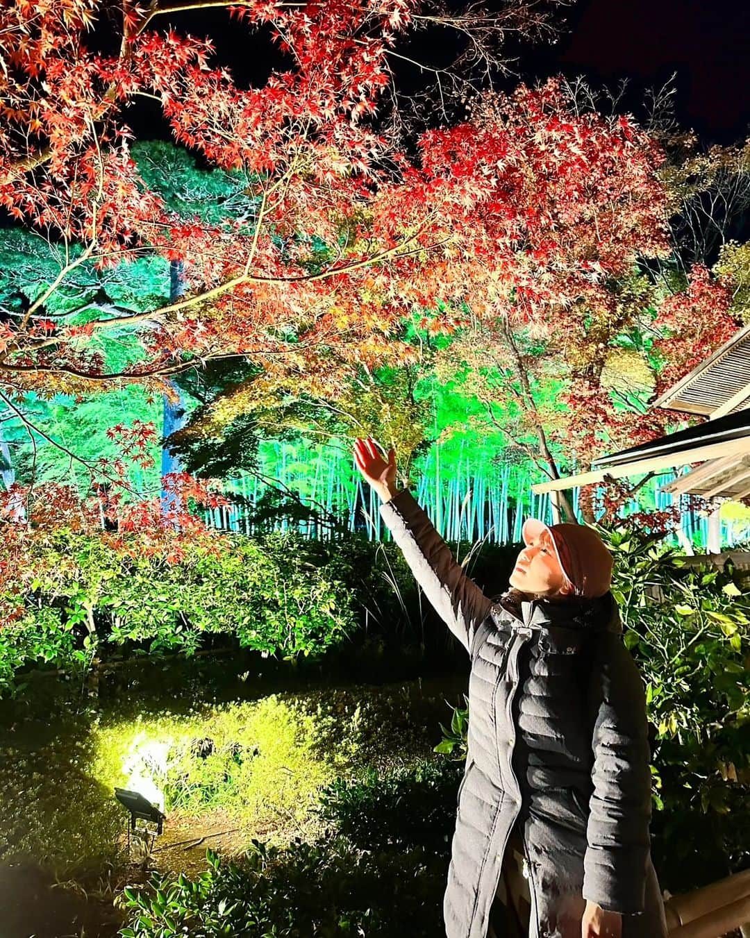 花咲ゆき美のインスタグラム：「昭和記念公園【秋の夜散歩2023】おまけの写真📷️ お団子美味しかったし😋 帰りに白い可愛い妖精ちゃんにも会えました💖  #花咲ゆき美」