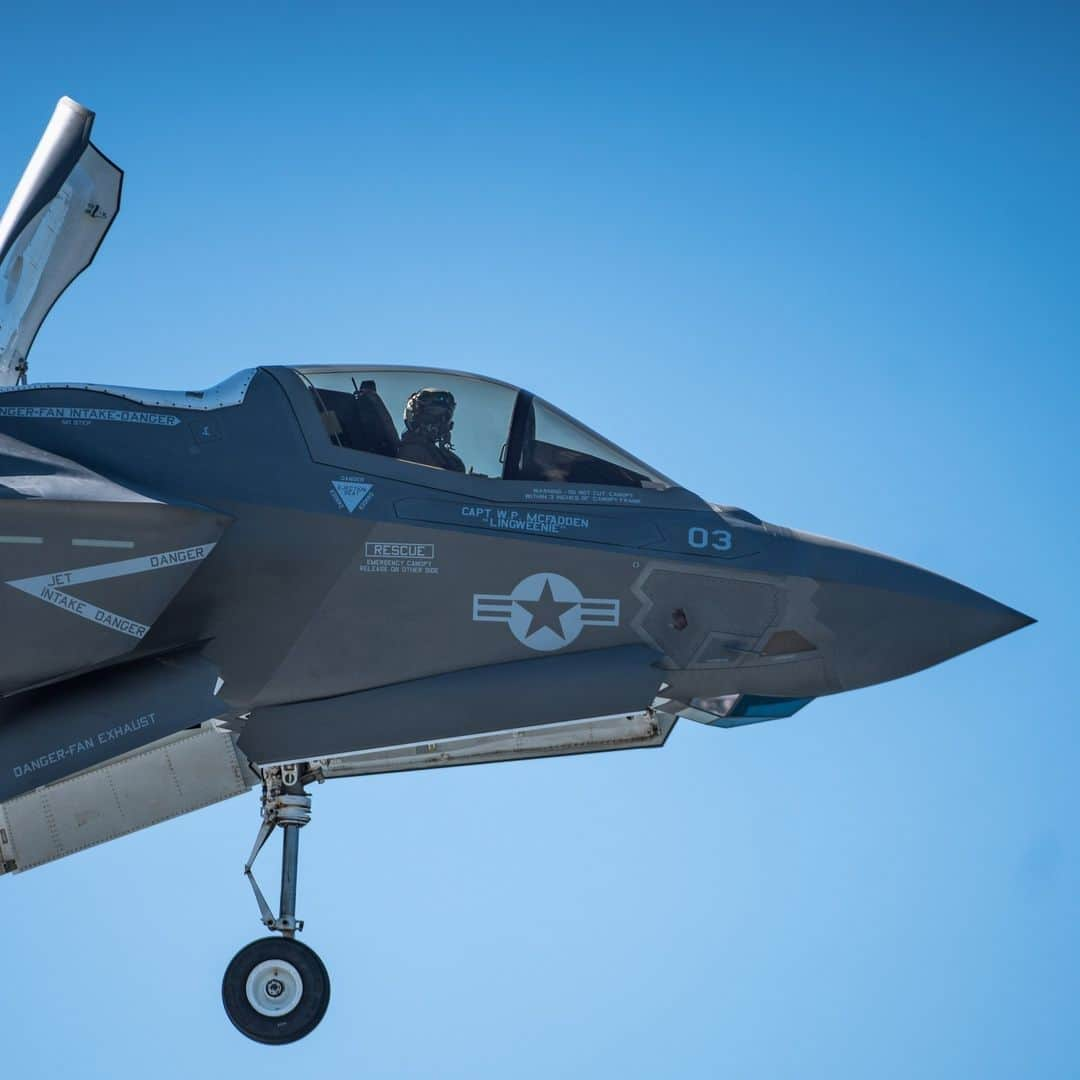 アメリカ海兵隊さんのインスタグラム写真 - (アメリカ海兵隊Instagram)「Takeoff 🛫   📍 Pacific Ocean (Nov. 11, 2023)  A #Marine F-35B Lightning II attached to the @15thmeu executes takeoffs from the flight deck of the amphibious assault ship USS Boxer (LHD 4).   The @15thmeu is currently embarked aboard the Boxer Amphibious Ready Group, conducting integrated training and routine operations in U.S. 3rd Fleet.   📷 (U.S. Marine Corps photo by Cpl. Joseph Helms)  #USMC」11月22日 23時04分 - marines