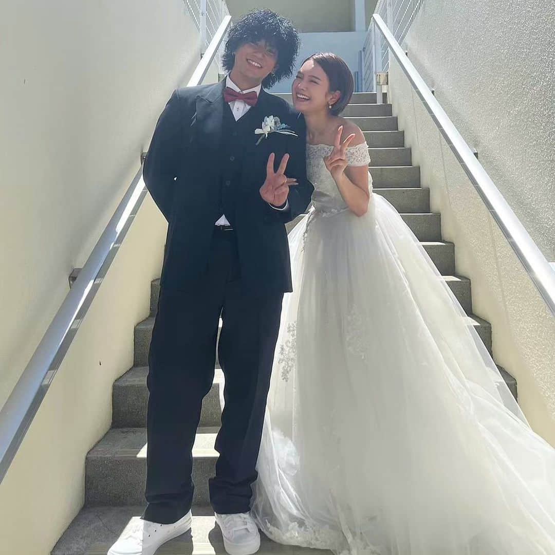 富久美玲さんのインスタグラム写真 - (富久美玲Instagram)「_ . 初めての＂いい夫婦の日＂を迎えた私達は この日を全く意識してなくて ギリギリなって周りに気付かされましたw . てな訳でwedding撮影のオフショット📷 . 今までもこれからも良きパートナー🐶🤝 .」11月22日 23時23分 - mirei_official