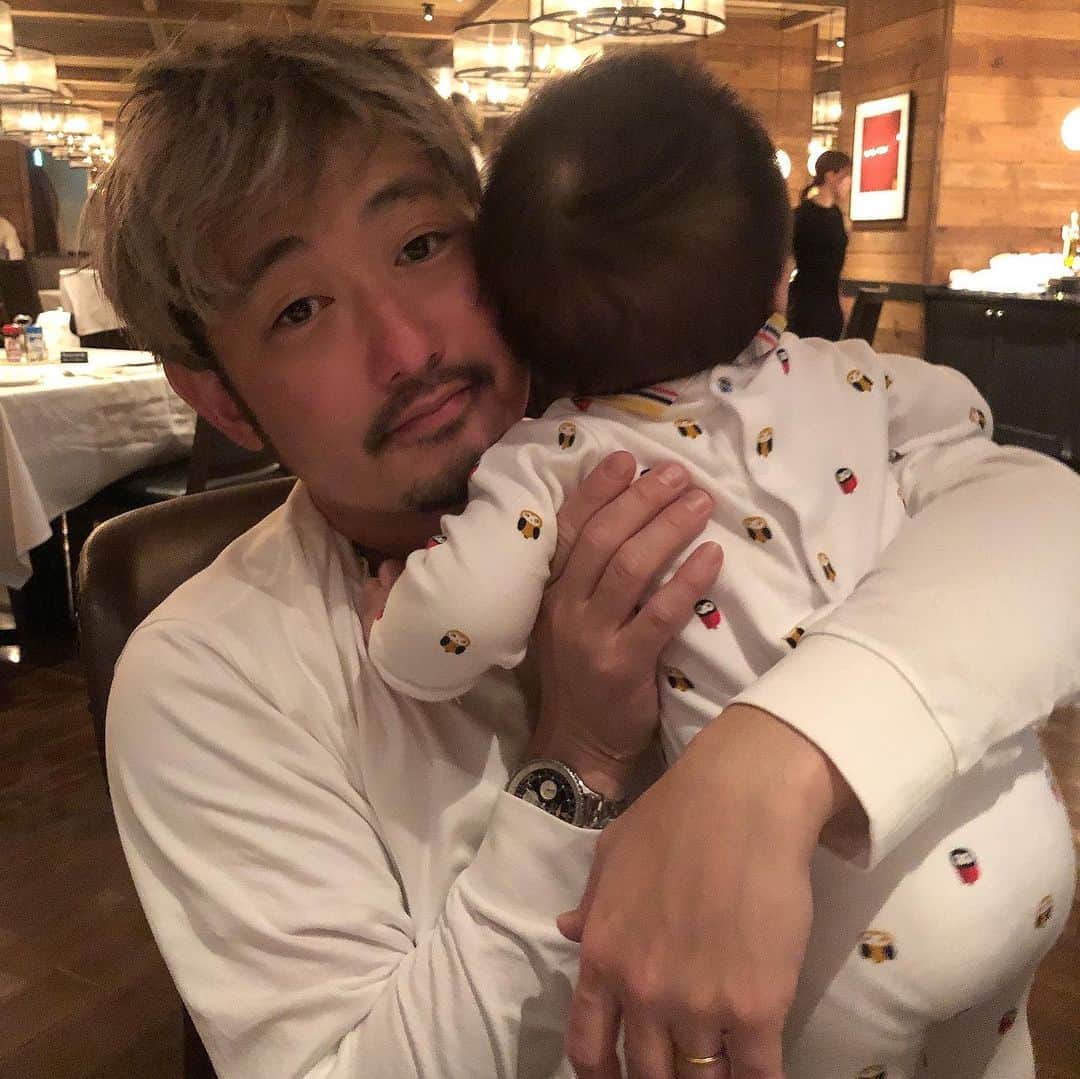 那須久美子さんのインスタグラム写真 - (那須久美子Instagram)「2023.11.22  良い夫婦の日💕  6回目の結婚記念日💕  今年は恵比寿ガーデンプレイスにあるロウリーズ・ザ・プライムリブにて✨  去年は3人だったのが4人になり、守るべき宝物が増えました✨  わちゃわちゃして、疲労困憊にもなりますが、、、一年一年楽しい思い出を重ねていきたいです✨  #結婚記念日　 #いい夫婦の日 #ロウリーズザプライムリブ  #恵比寿がーデンプレイス」11月22日 23時23分 - nasu_kumiko