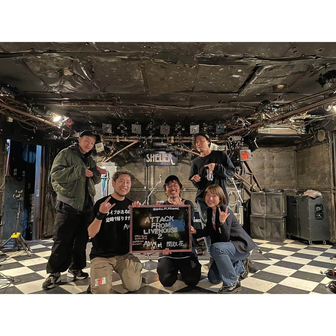 関取花さんのインスタグラム写真 - (関取花Instagram)「11.22(水)📍下北沢SHELTER "ATTACK FROM LIVEHOUSE 2"   ADAM at さん楽しすぎてかっこよすぎて泣けちゃうしで、1時間強の時間がマジで体感秒でした。  愉快なMCとバチバチの演奏、だけど絶対に一方的に聴かせるだけじゃない、どんなお客さんも置いていかないあのチーム全体の空気感、温かさ。PAさんの音のバランスも素晴らしかった…！大好きなシェルターで見れたのも嬉しさ倍増でした。そこにご一緒できたなんて、なんて素敵な日でしょう。  シェルターは昔から、他ではなかなかないような組み合わせのライブに私を呼んでくれて。音楽の楽しさを、新たな出会いを、自分とあらためて向き合える機会をいつも私に与えてくれます。  やっぱライブ最高、ライブハウス最強ですね！有難うございましたー！！」11月22日 23時27分 - dosukoi87