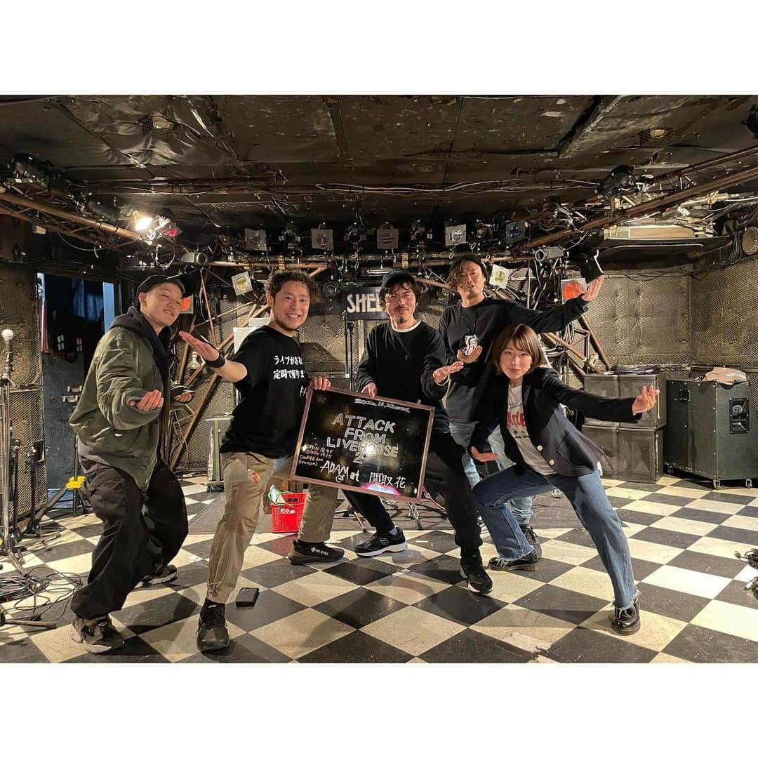関取花のインスタグラム：「11.22(水)📍下北沢SHELTER "ATTACK FROM LIVEHOUSE 2"   ADAM at さん楽しすぎてかっこよすぎて泣けちゃうしで、1時間強の時間がマジで体感秒でした。  愉快なMCとバチバチの演奏、だけど絶対に一方的に聴かせるだけじゃない、どんなお客さんも置いていかないあのチーム全体の空気感、温かさ。PAさんの音のバランスも素晴らしかった…！大好きなシェルターで見れたのも嬉しさ倍増でした。そこにご一緒できたなんて、なんて素敵な日でしょう。  シェルターは昔から、他ではなかなかないような組み合わせのライブに私を呼んでくれて。音楽の楽しさを、新たな出会いを、自分とあらためて向き合える機会をいつも私に与えてくれます。  やっぱライブ最高、ライブハウス最強ですね！有難うございましたー！！」