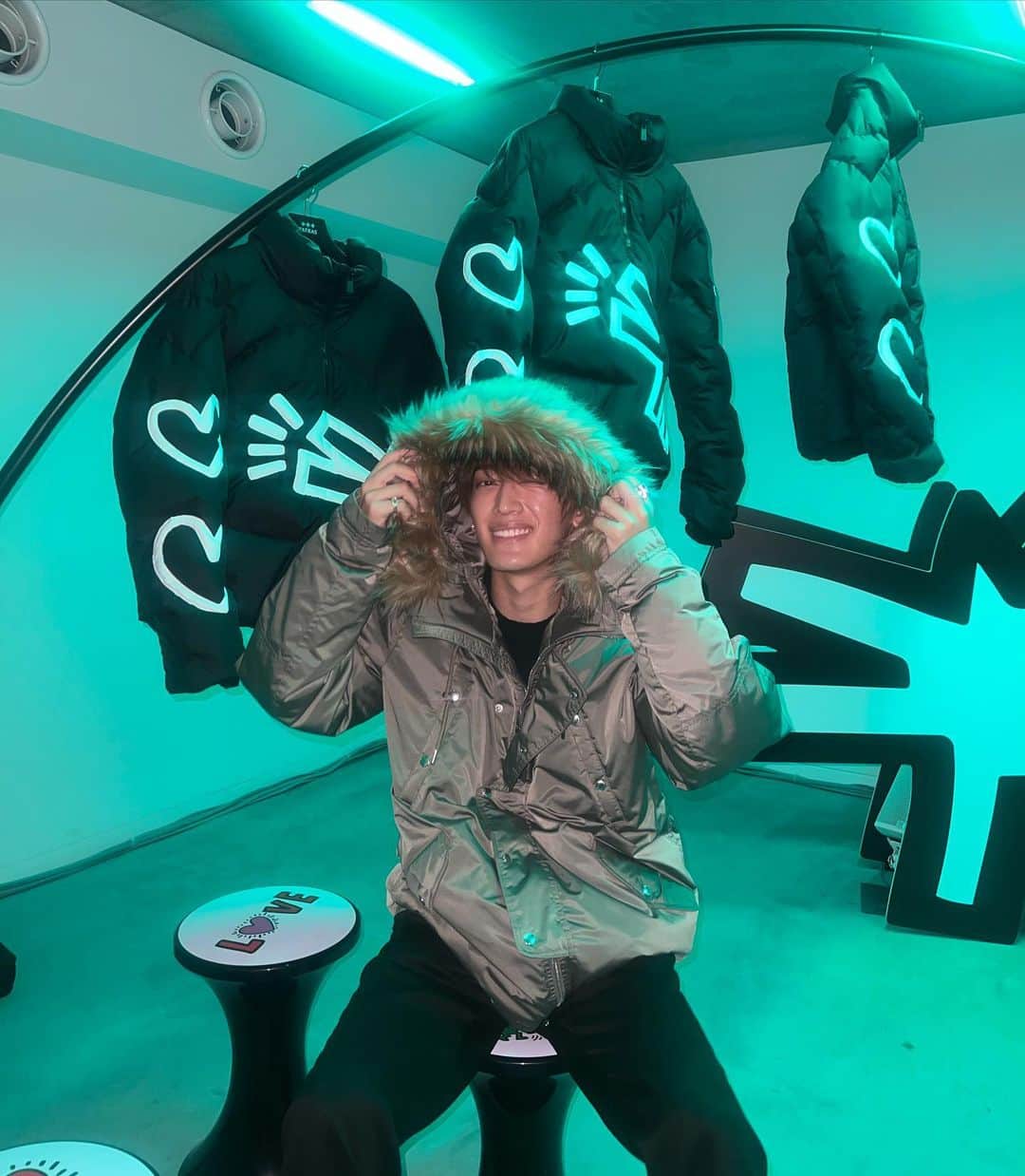 のインスタグラム：「What are you going to do for Christmas? 🎁🎄  今年の冬は沢山着て色んな所にお出かけしよ⛄️💎」